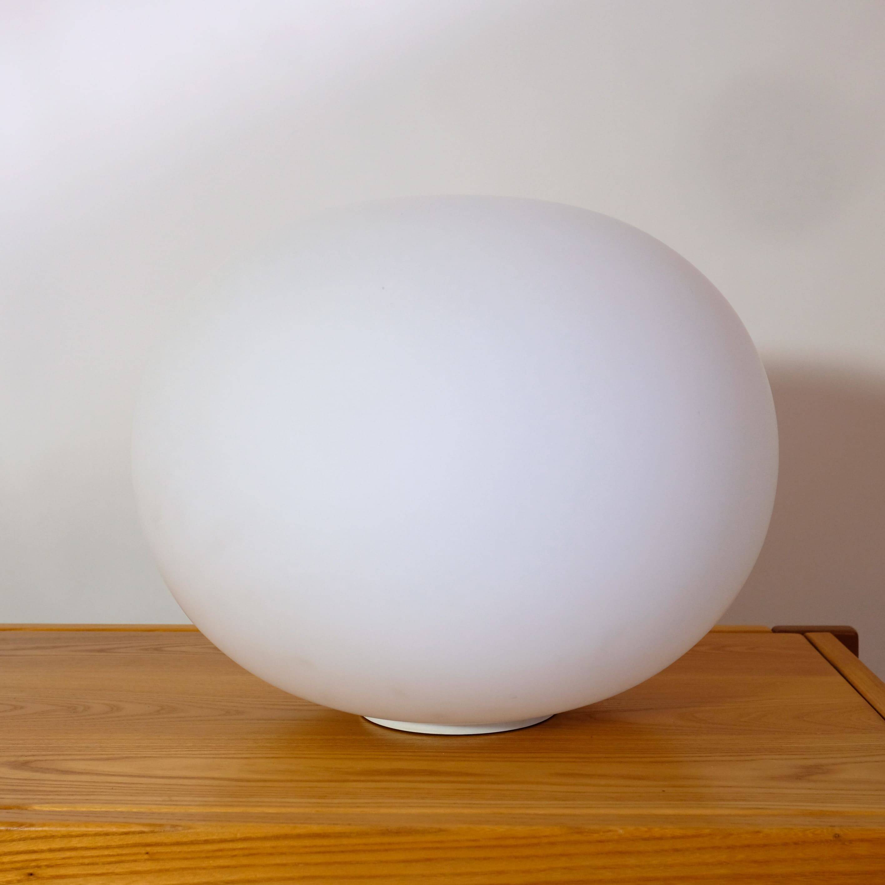 Jasper Morrison, Glo-Ball lamp, Flos, 1998.