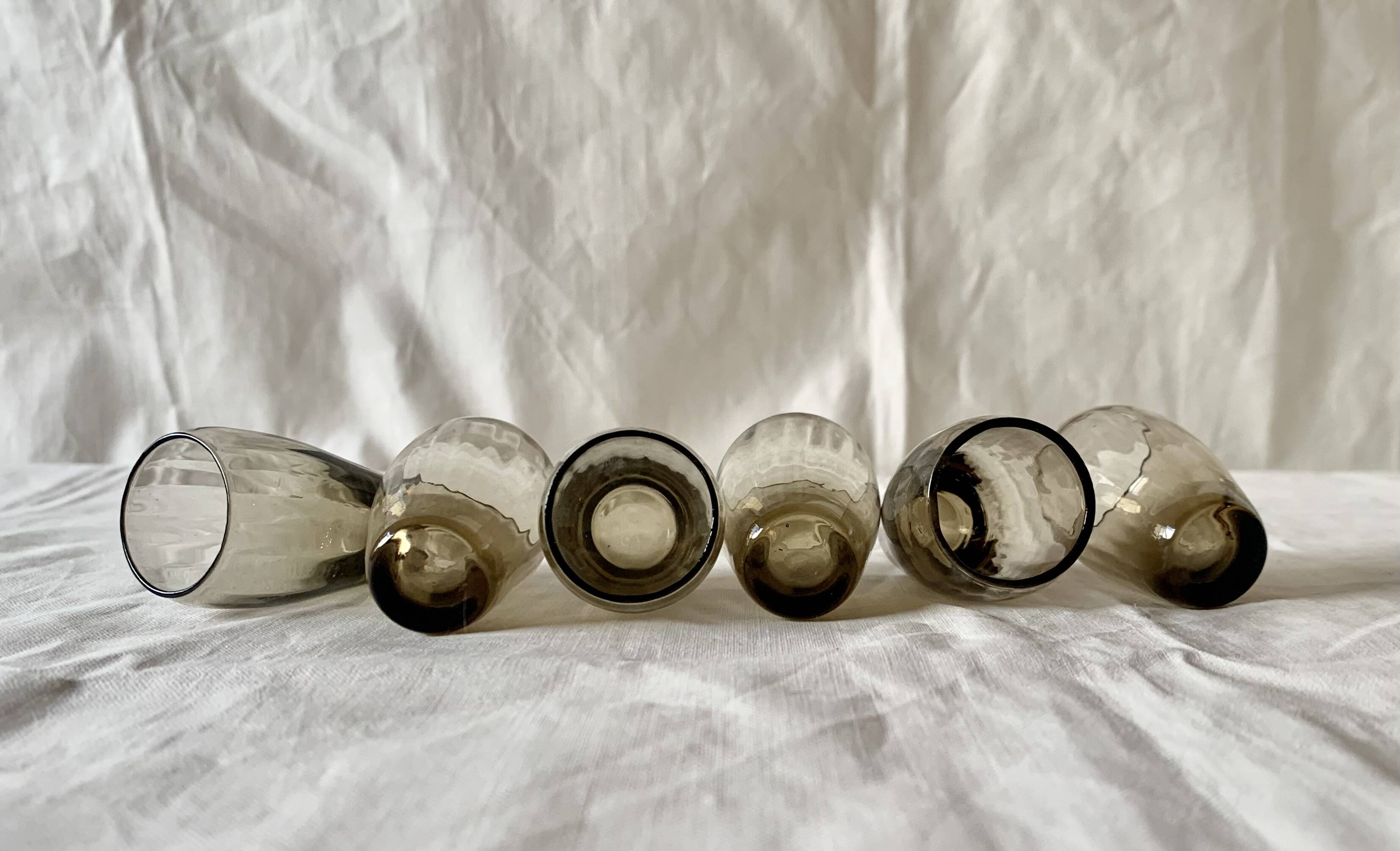 Chromed metal pear - 1 carafe and 6 amber crystal glasses - liquor cellar