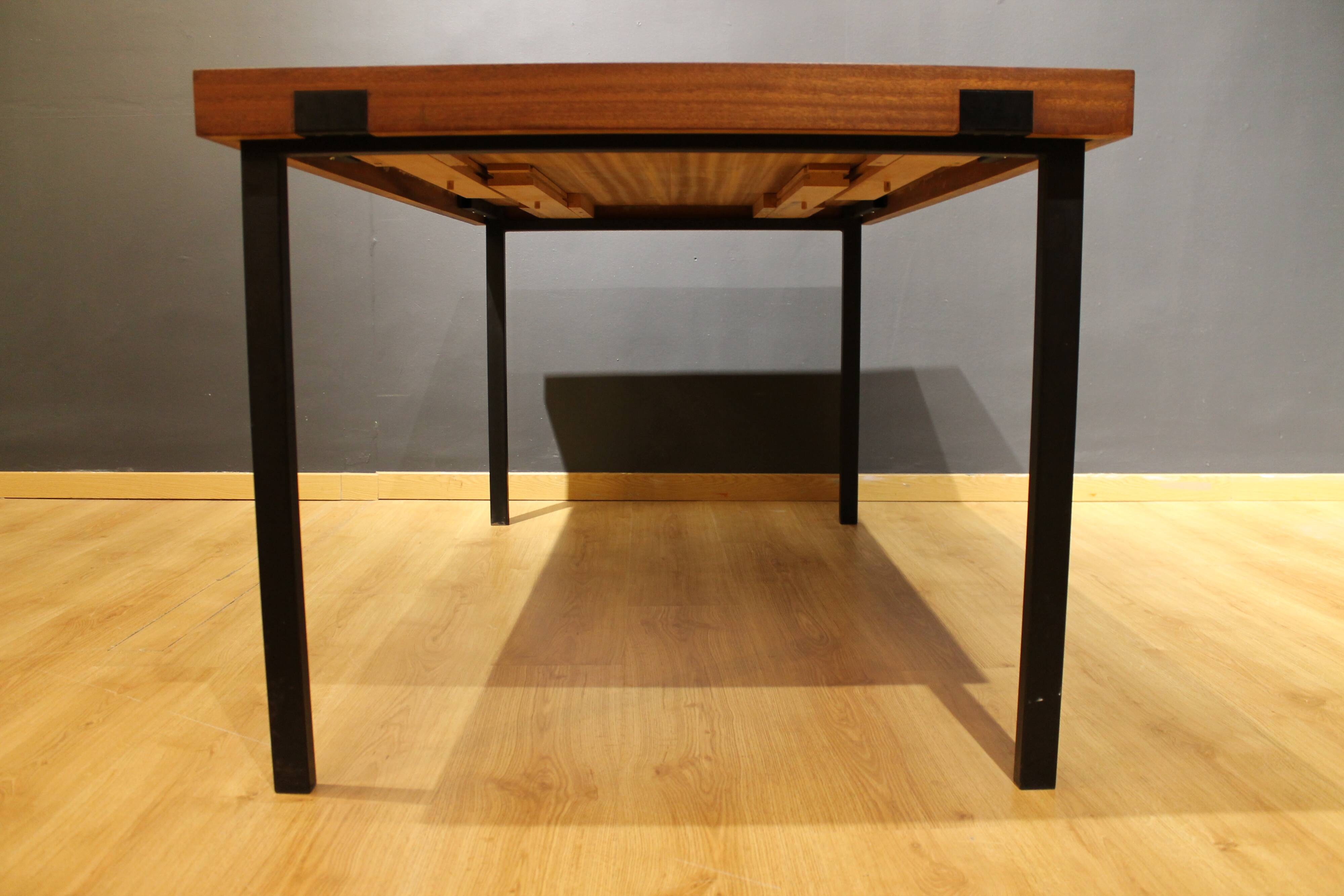 Extending table by Pierre Guariche for Huchers-Minvielle