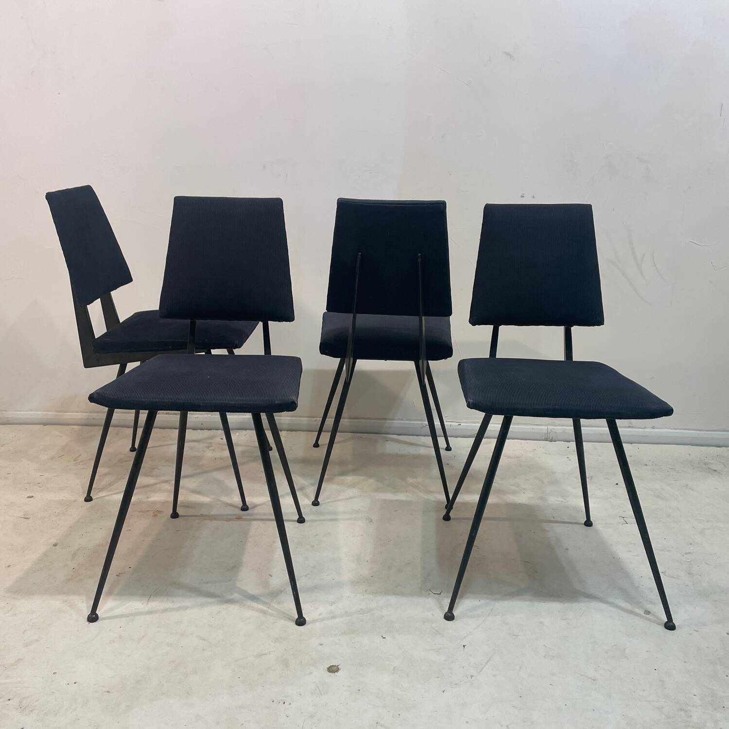 4 “Donzella” seats by Velca (it).