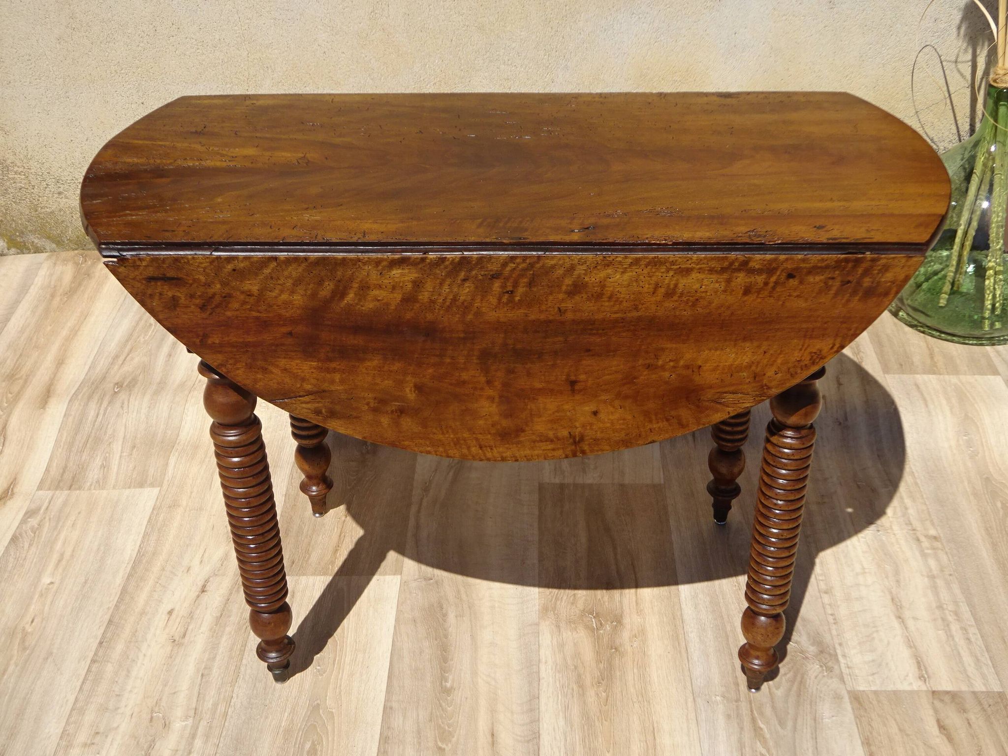Ancienne table console en noyer, pieds en cuillère de miel