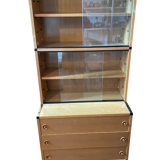 Display in ash and lacquered metal