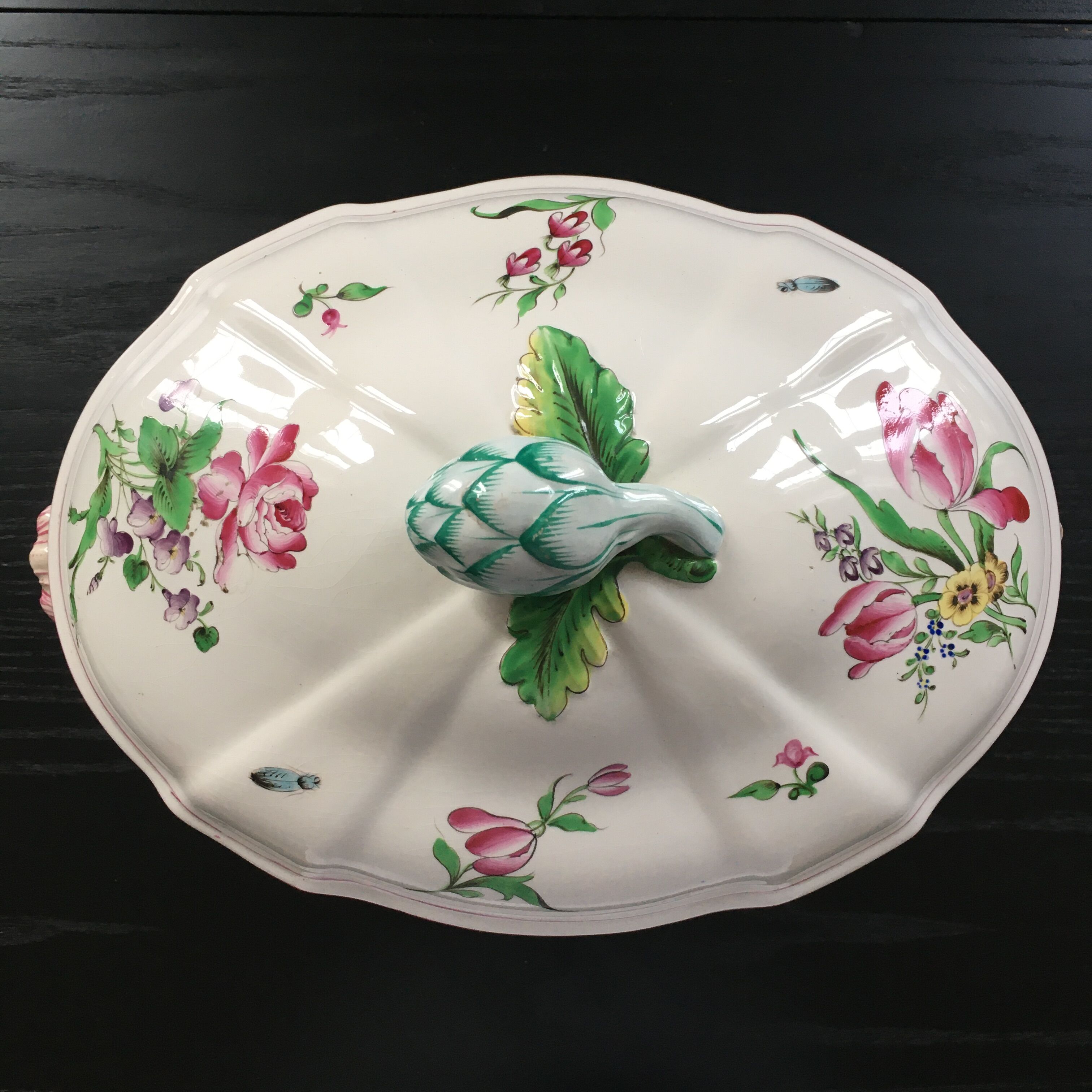 Vegetable dish with floral decoration