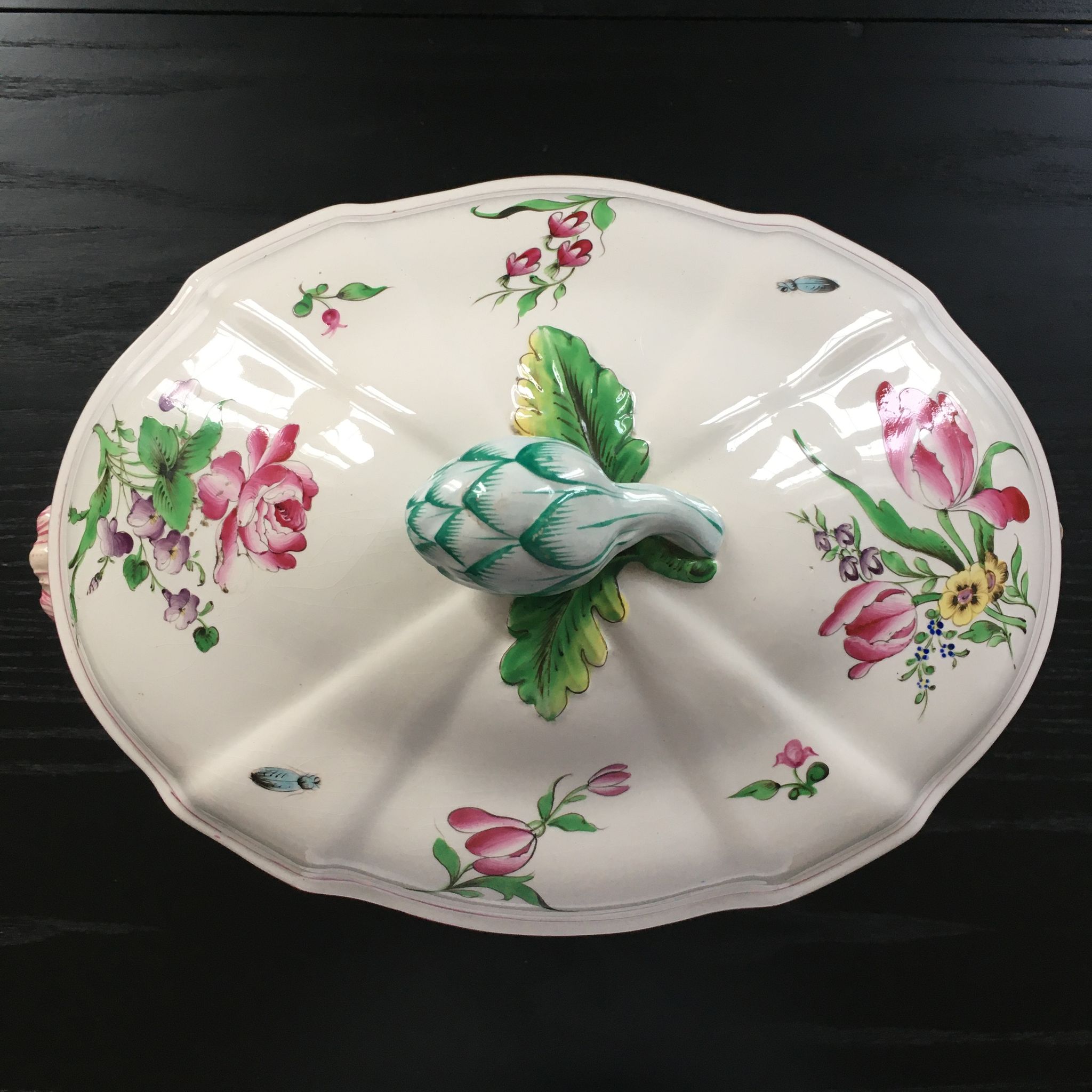 Vegetable dish with floral decoration