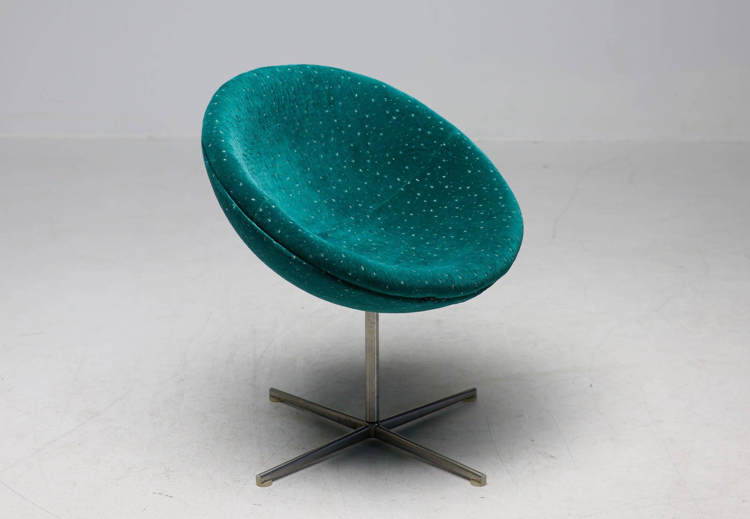 Unique chairs Tramontana Jade and Ember Velvet Verner Panton C1