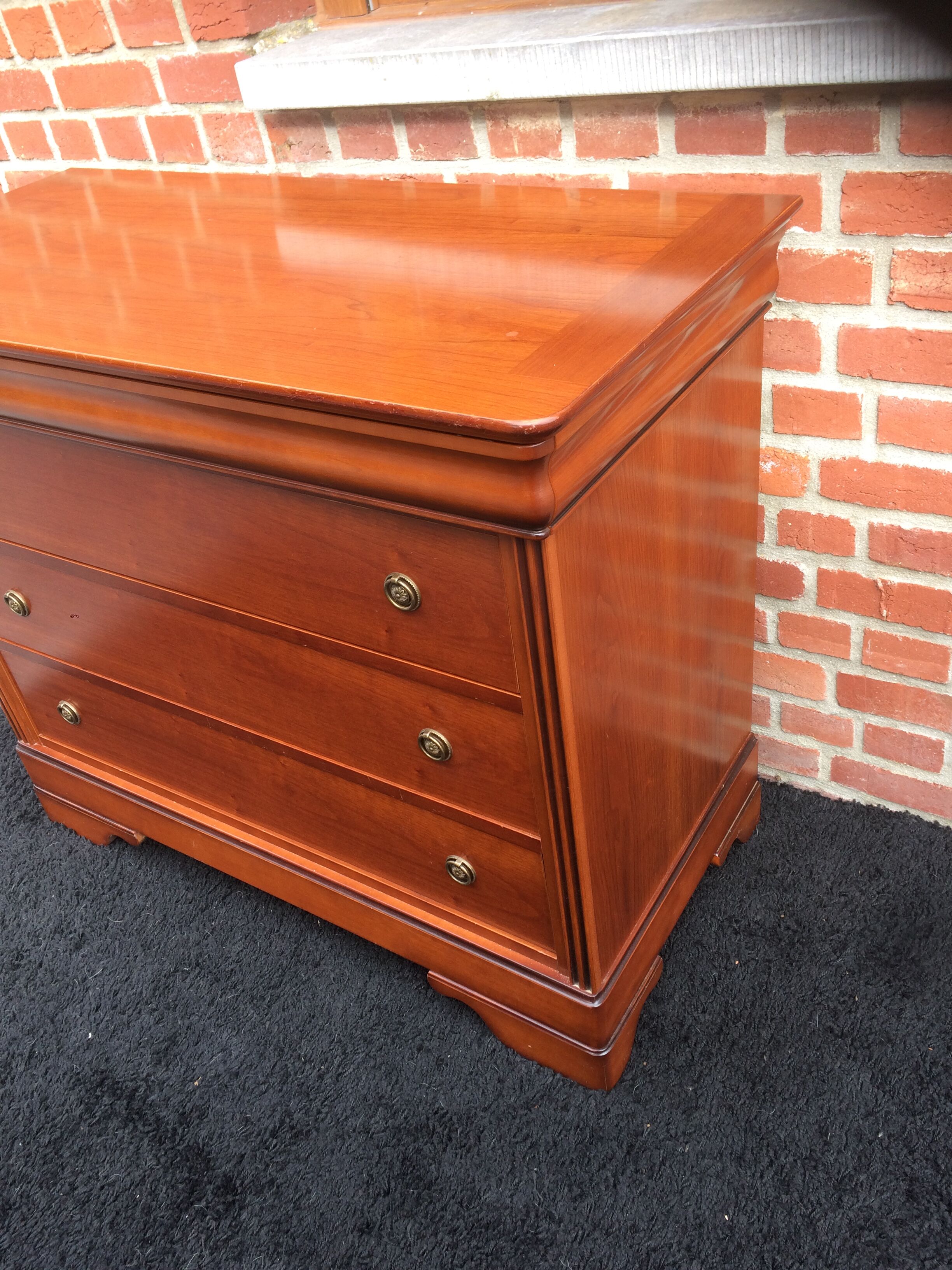 Commode à tiroir secret