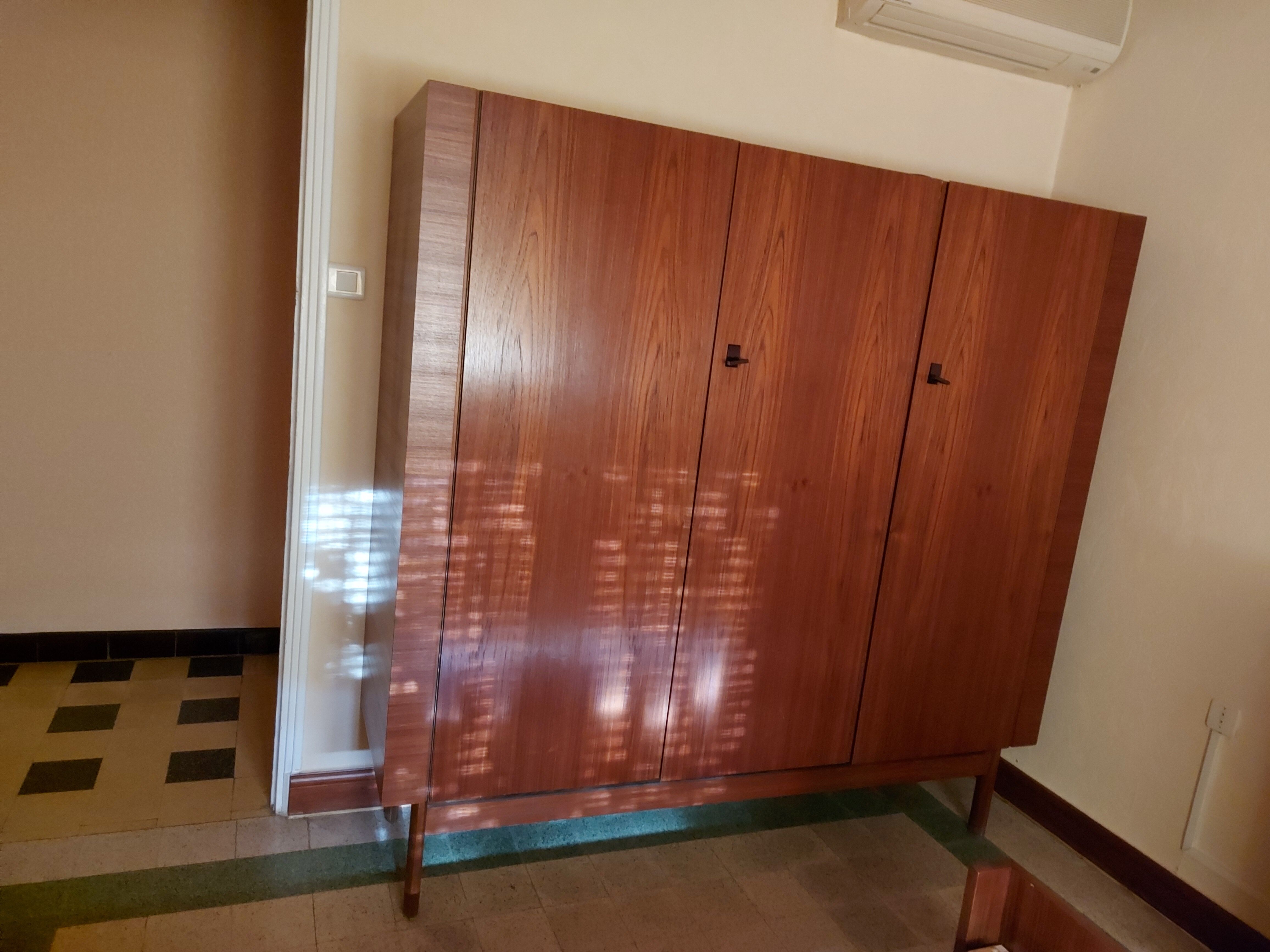 Vintage cabinet in palissandre