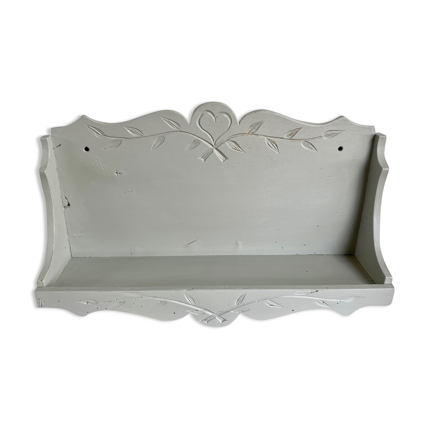 Scalloped wooden shelf