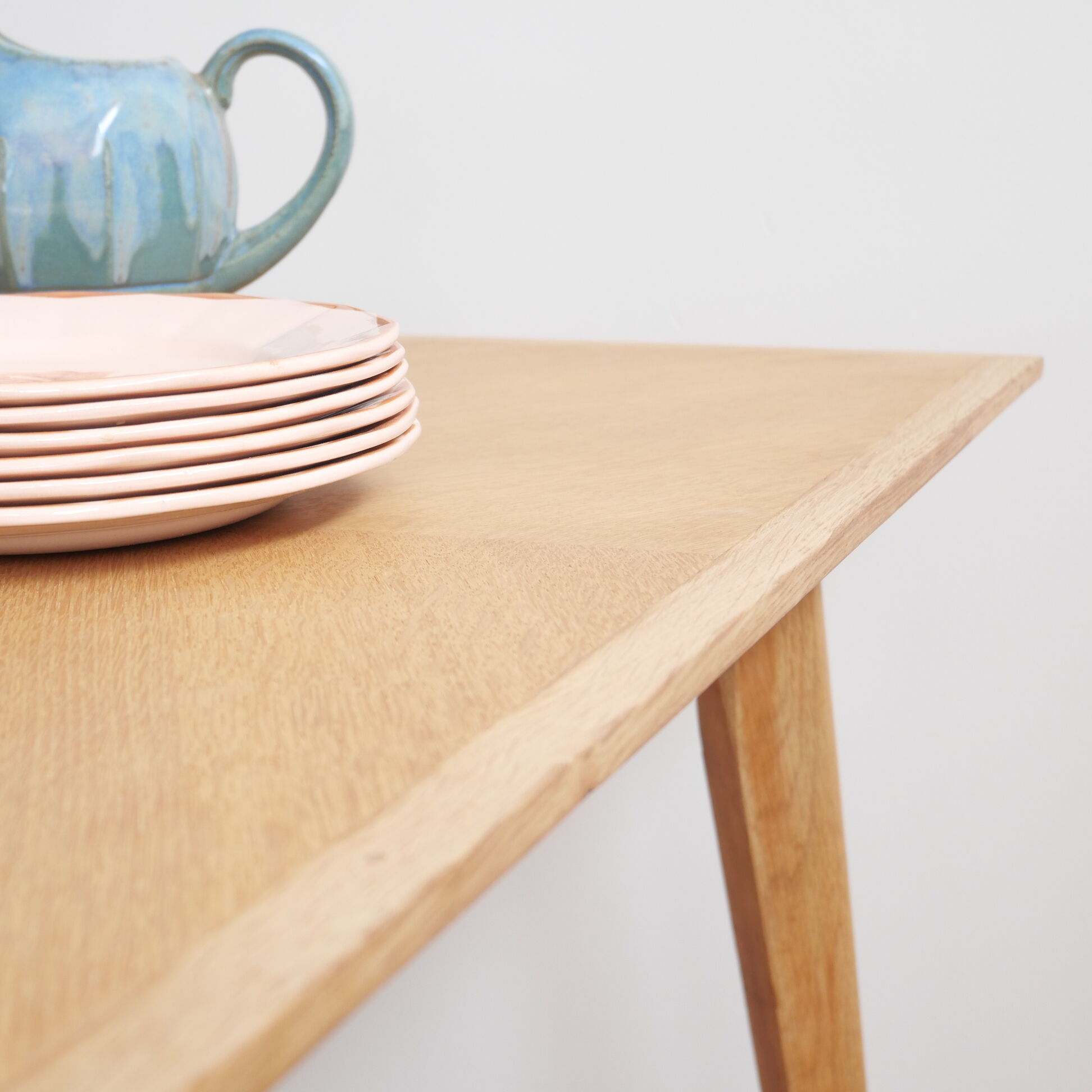 Table vintage compass feet