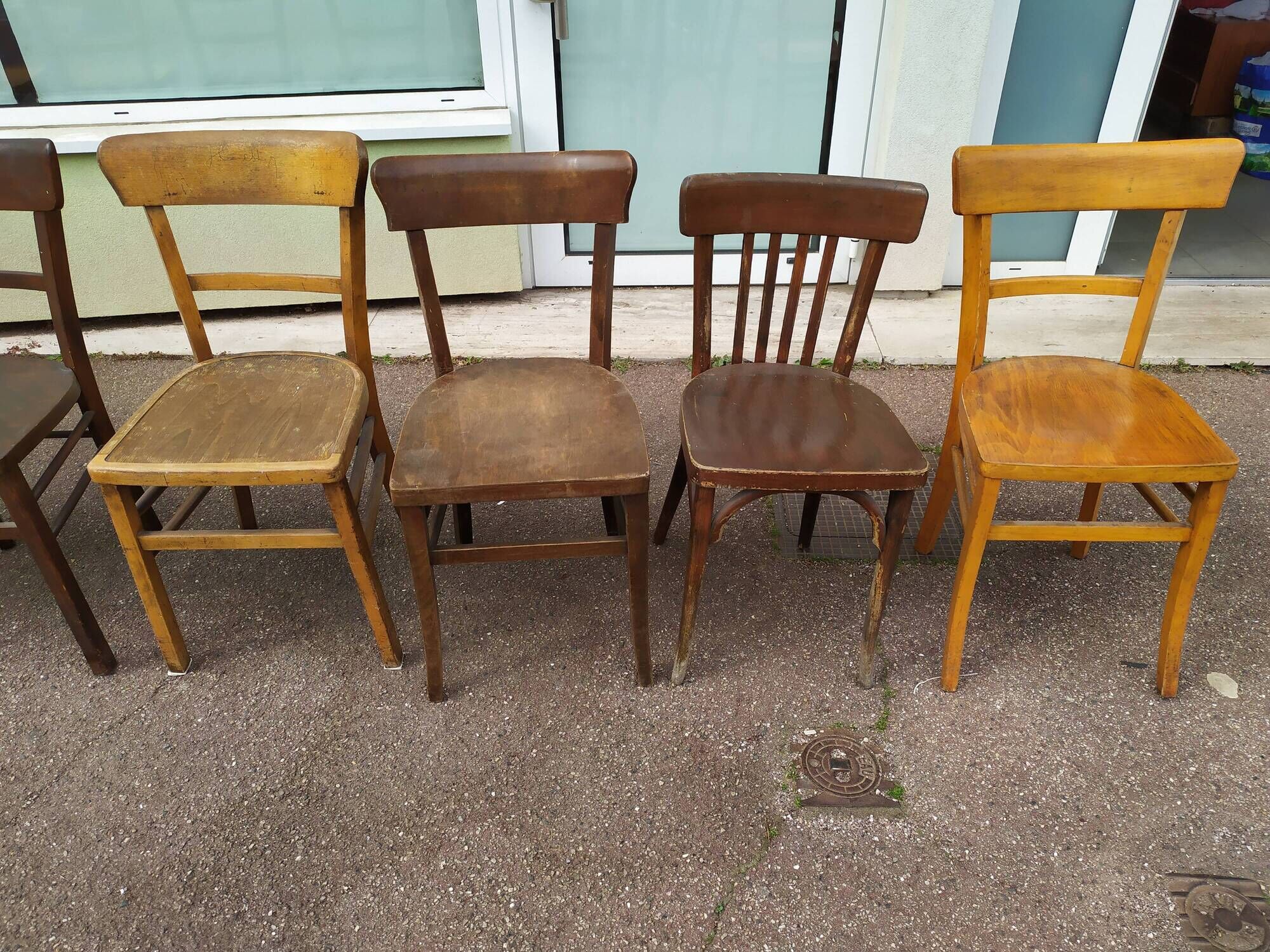 Set of 10 wooden bar bistro chairs - old - vintage