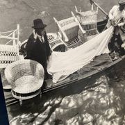 Photo ancienne « les livreurs de meubles en osier »