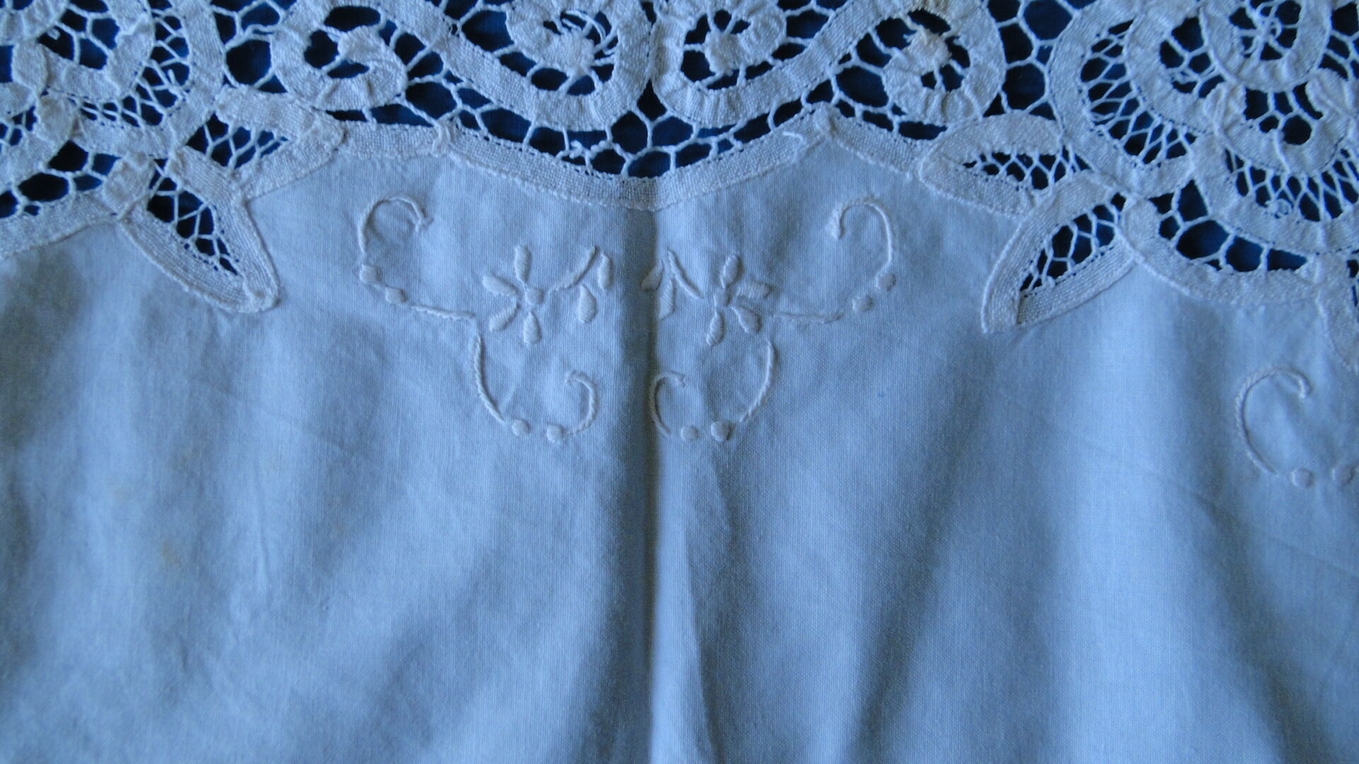 Nappe a the ou surnaple ancienne broderie richelieu