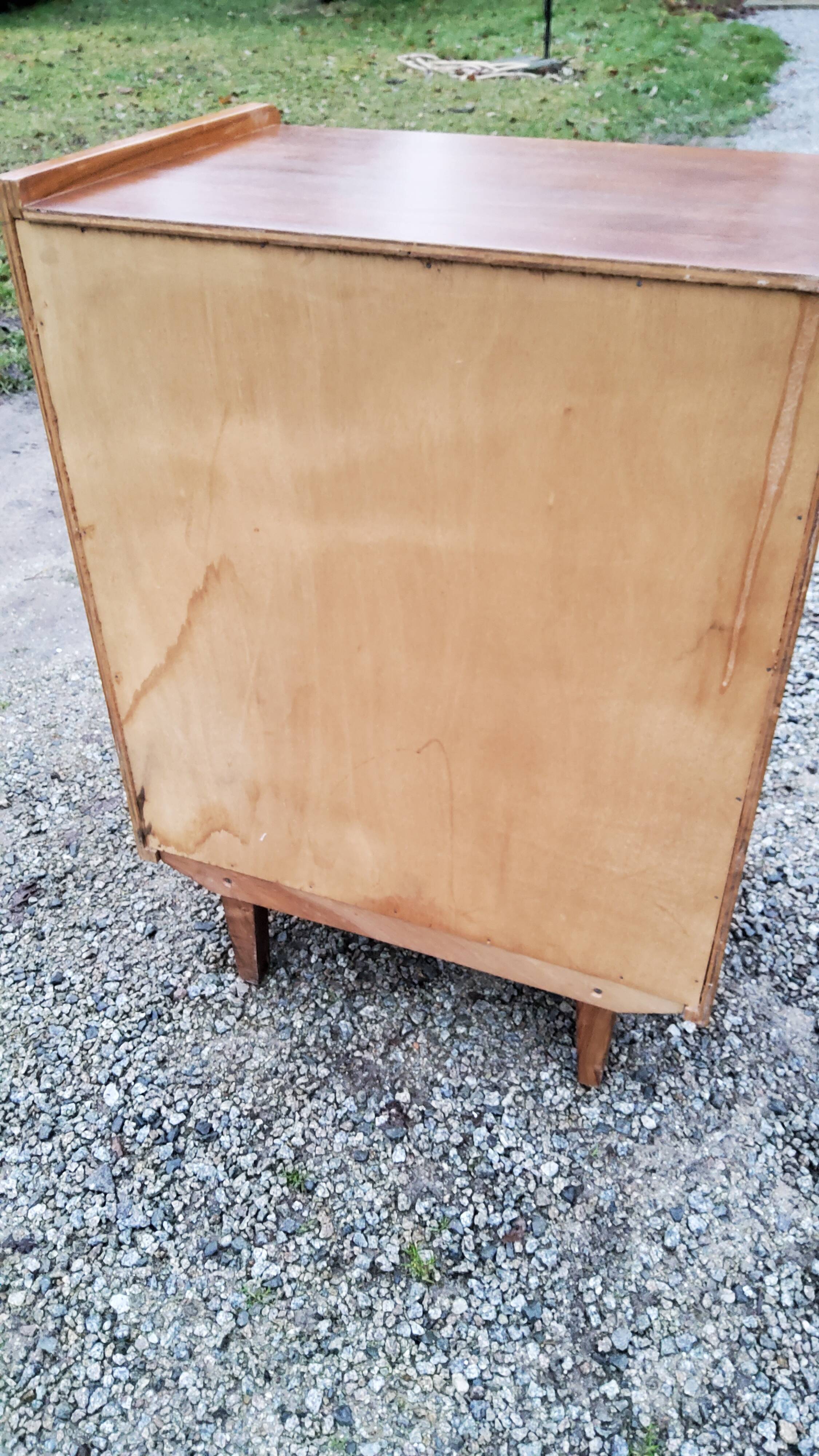 Chest of drawers of the 50s in rosewood spindle feet and fins