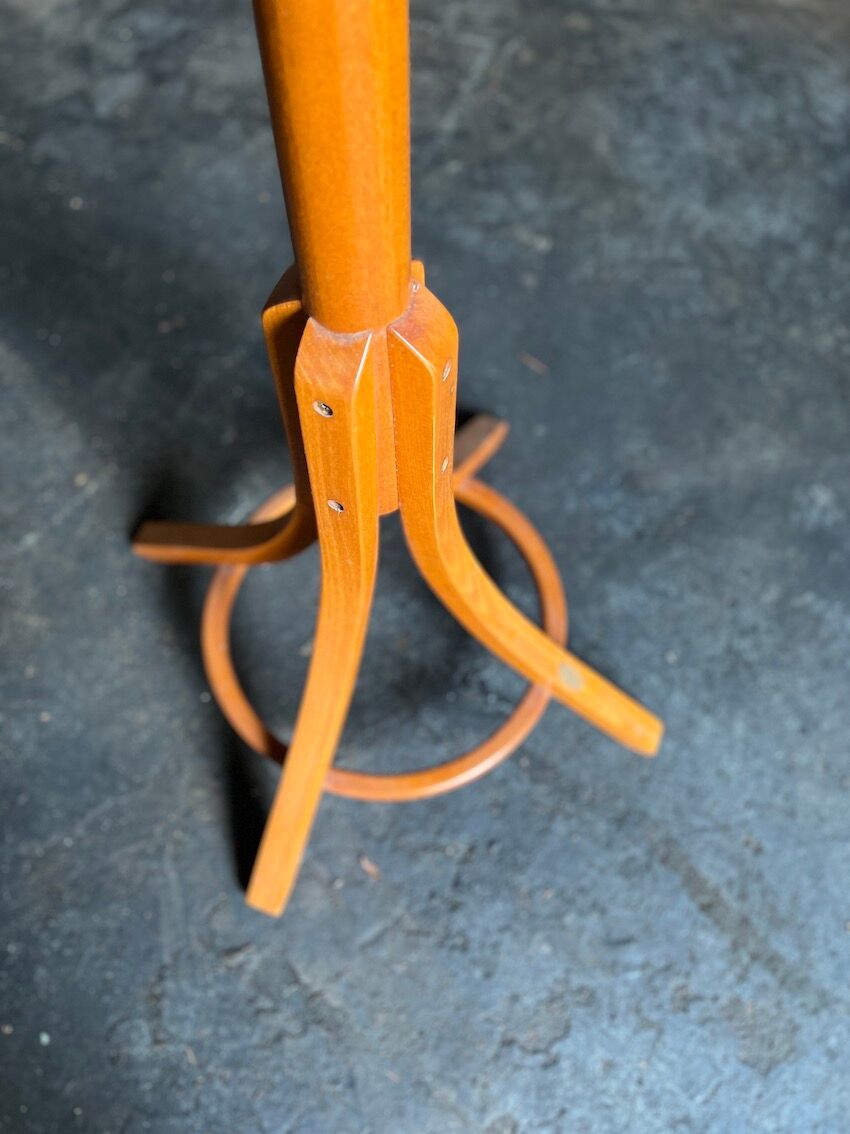 Baumann parrot coat rack