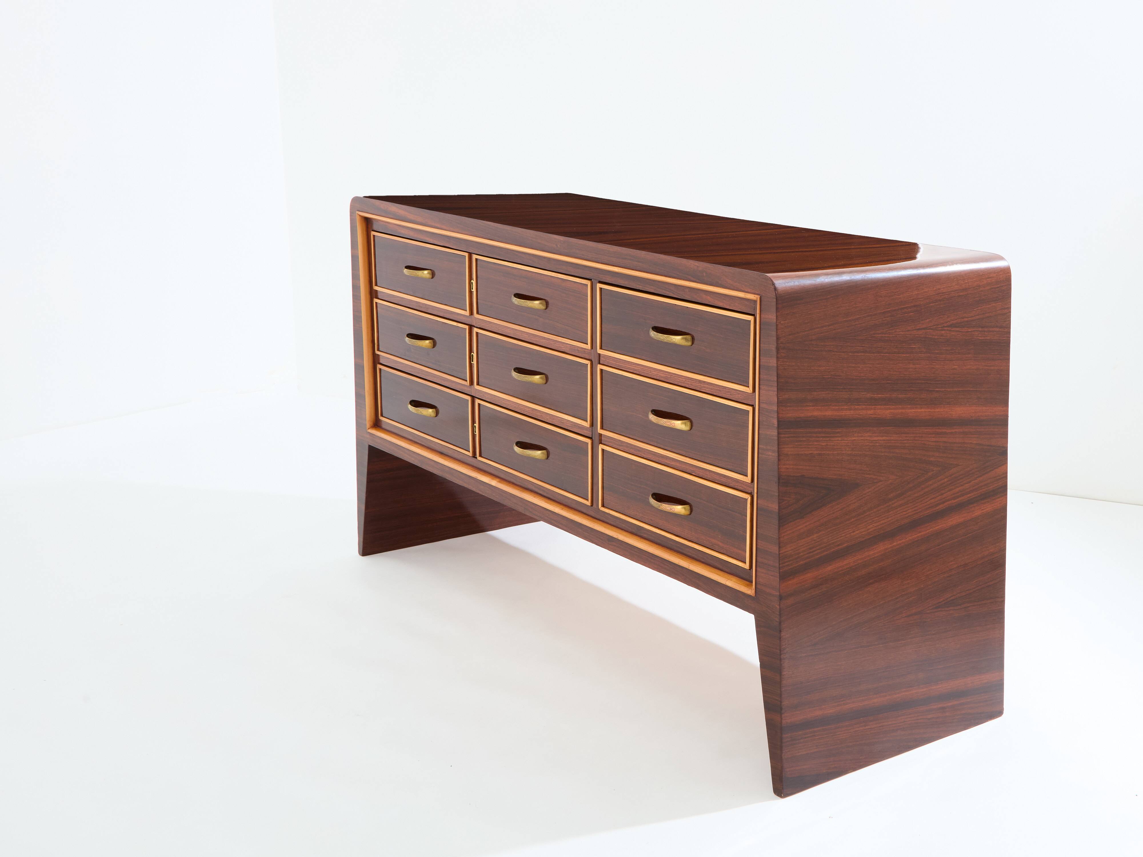 Commode de Paolo Buffa en palissandre sycomore et laiton vers 1940