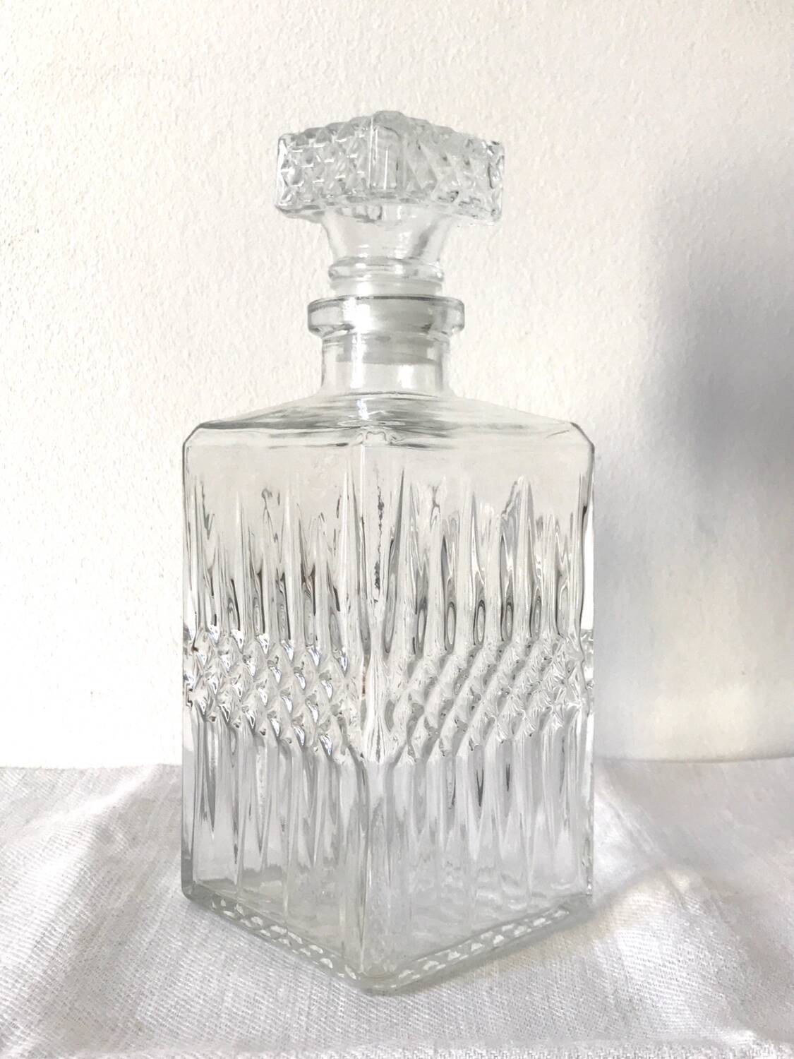 Glass whiskey decanter