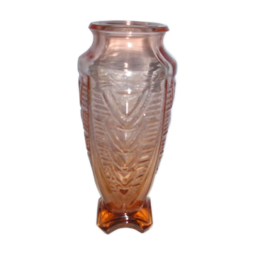 Vase en verre moulé rose style art deco