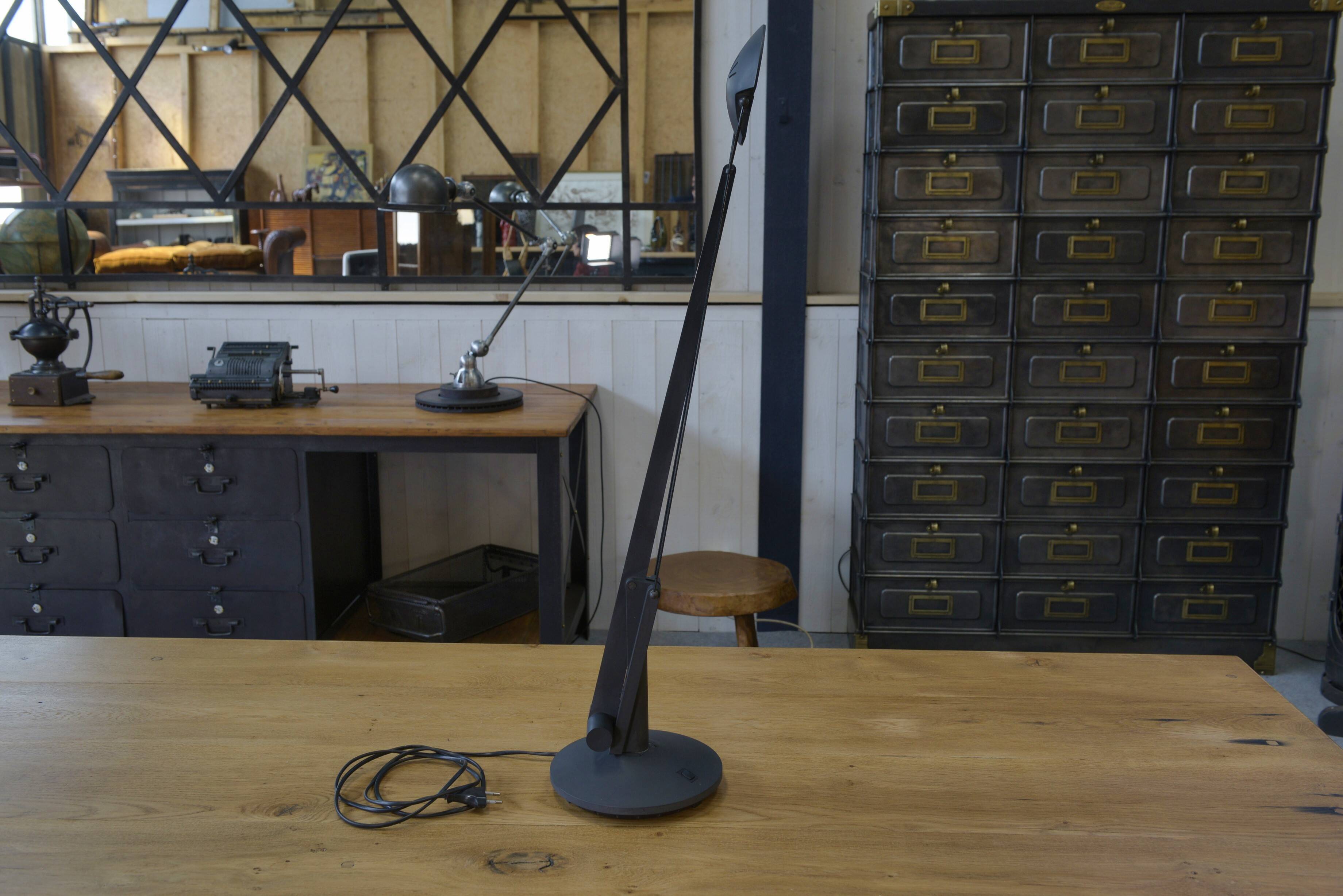 Vintage desk lamp model Lisa Italian design Guiseppe Cardile for Valenti