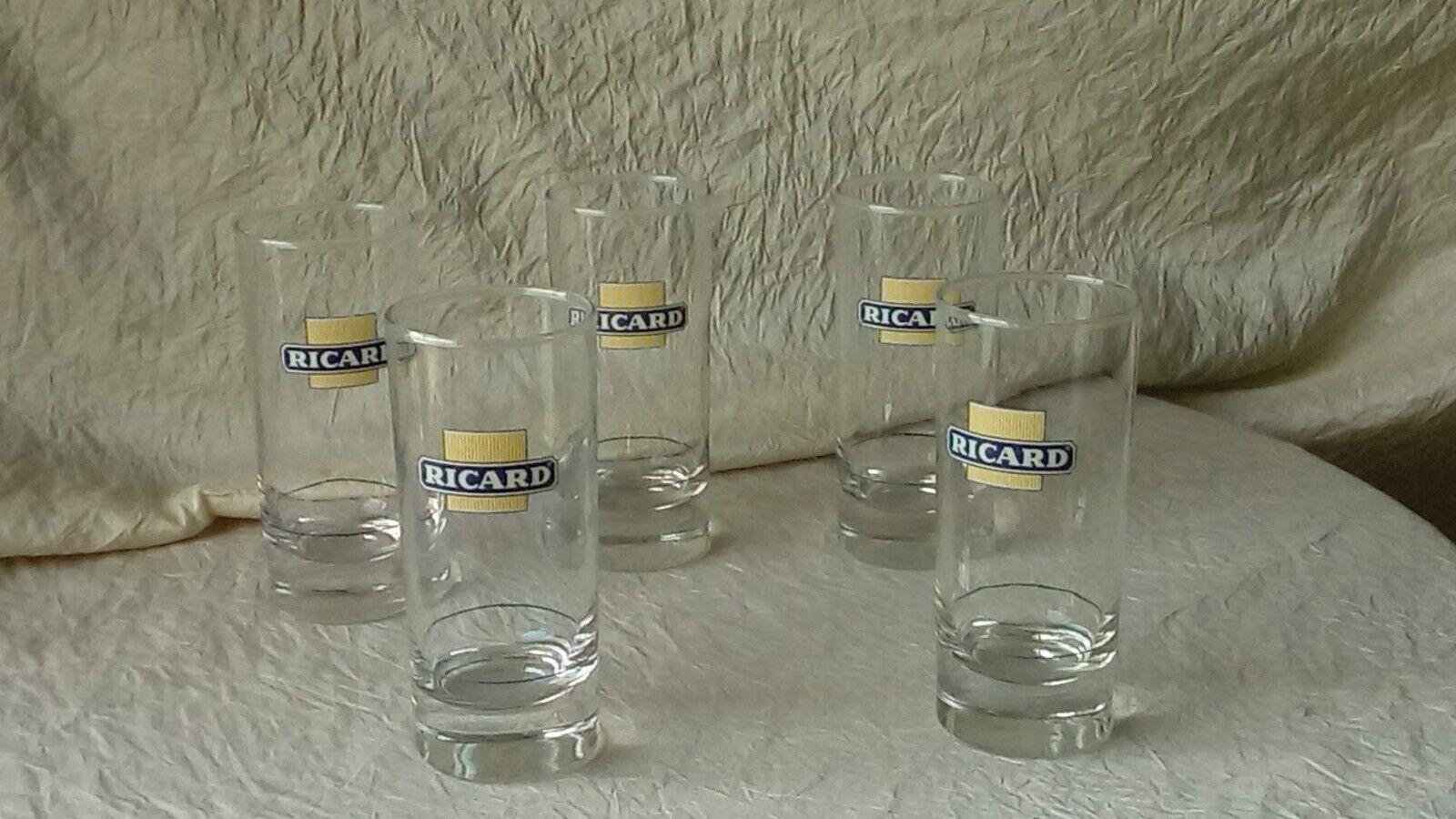 Ricard glasses bistrot misleading glasses