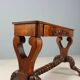 Petite table ancienne en noyer sculpté, Italie, milieu XIXe siècle