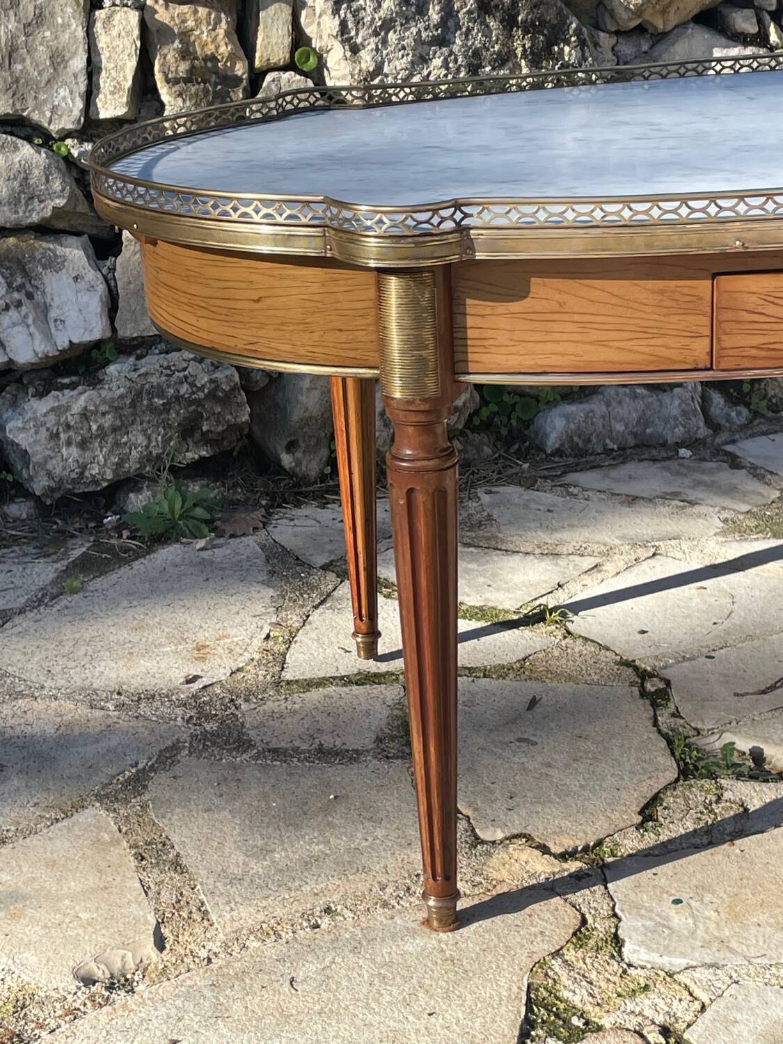 Bouillotte coffee table in blond mahogany, Louis XVI style, 20th century period