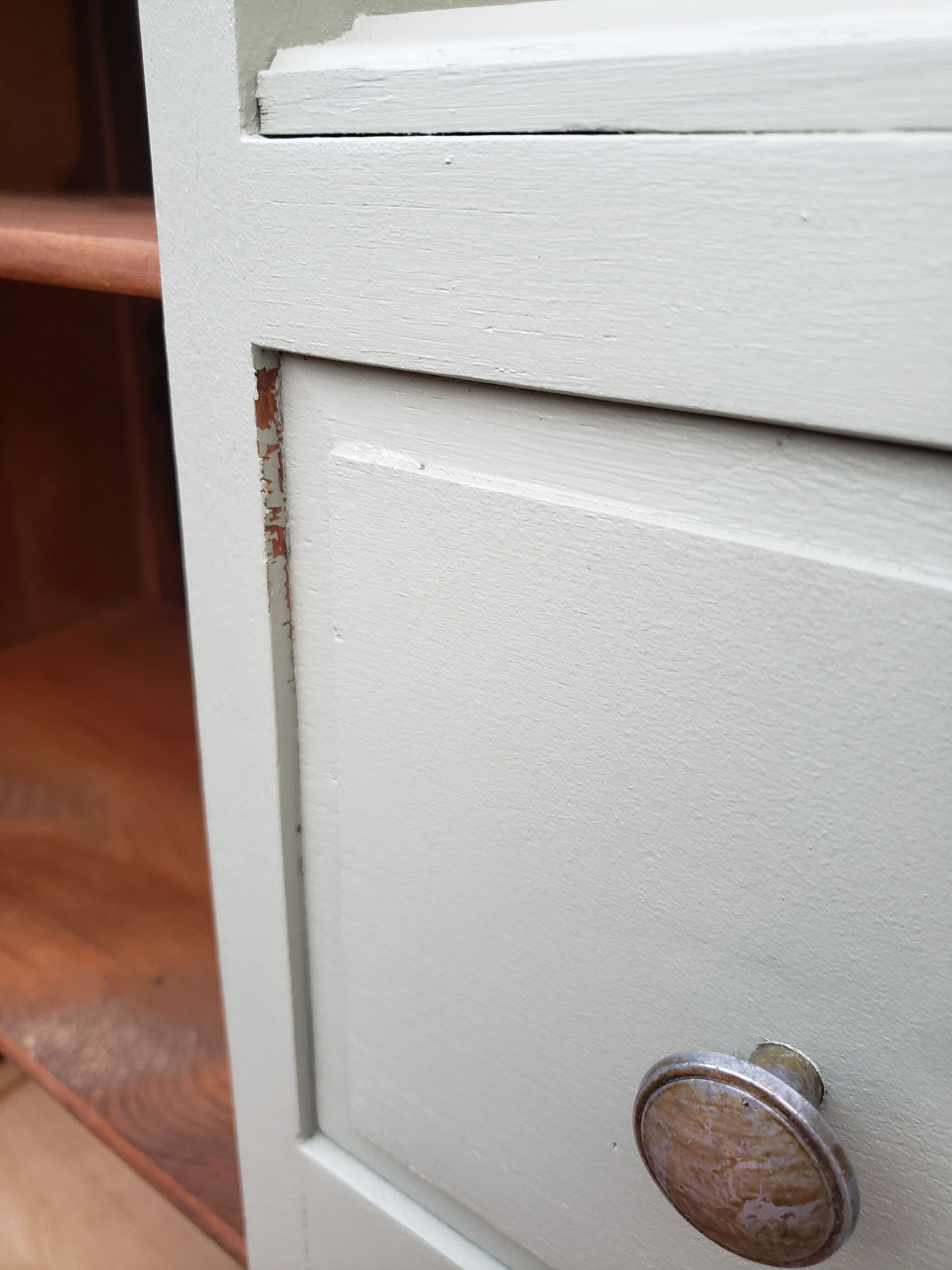 Commode asymétrique vintage vert lichen