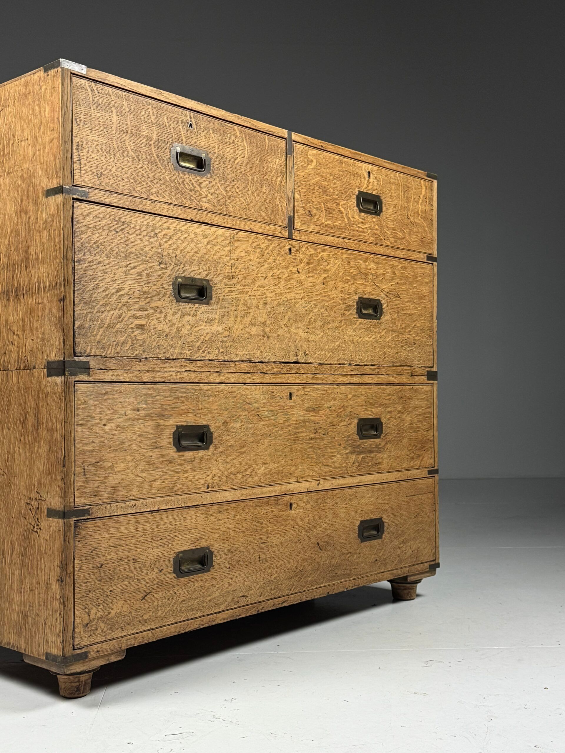 Commode de campagne en chêne du 19ème siècle