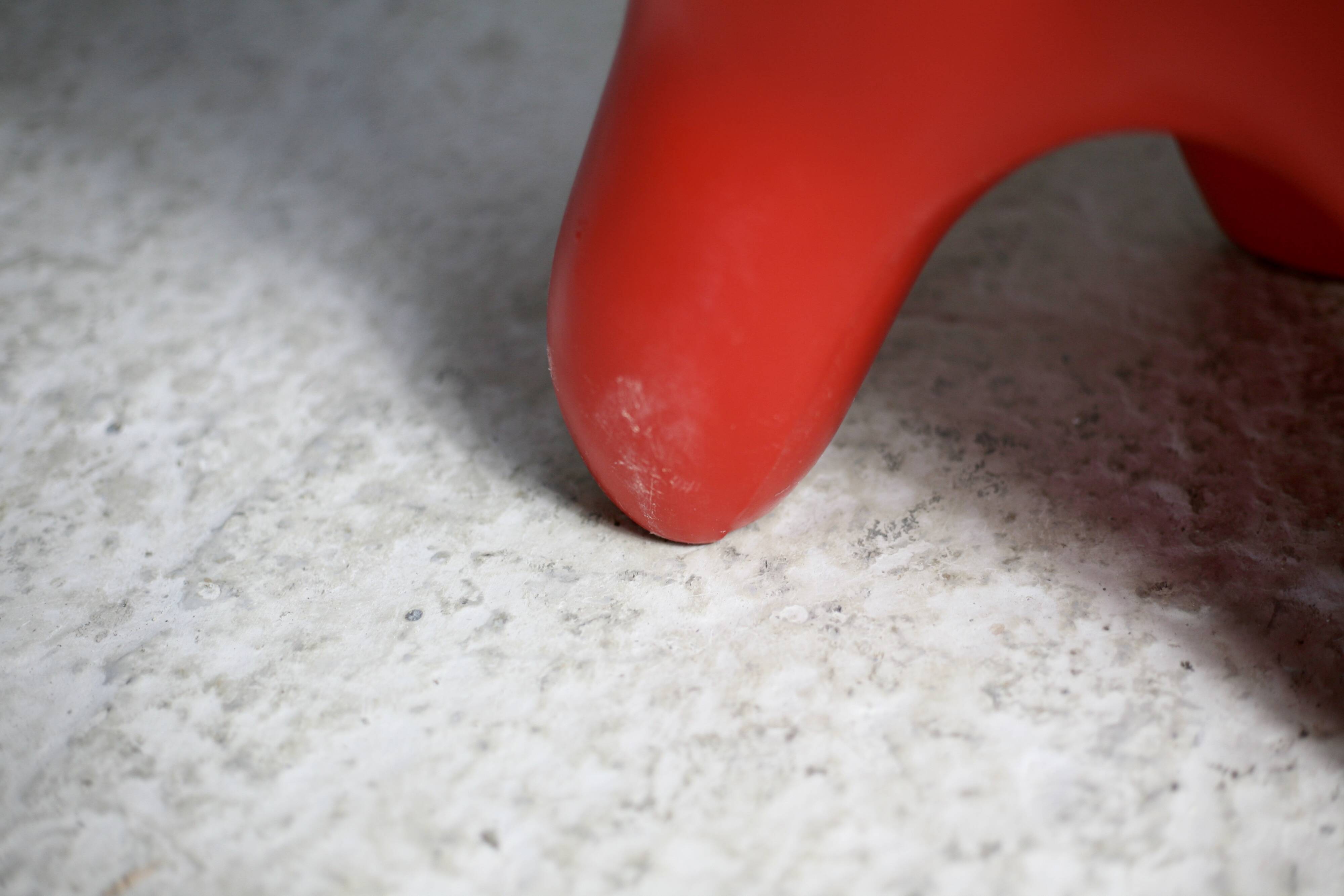 “Tooth” stool. Vintage. Plastic.