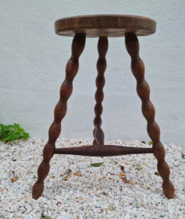 Tripod stool