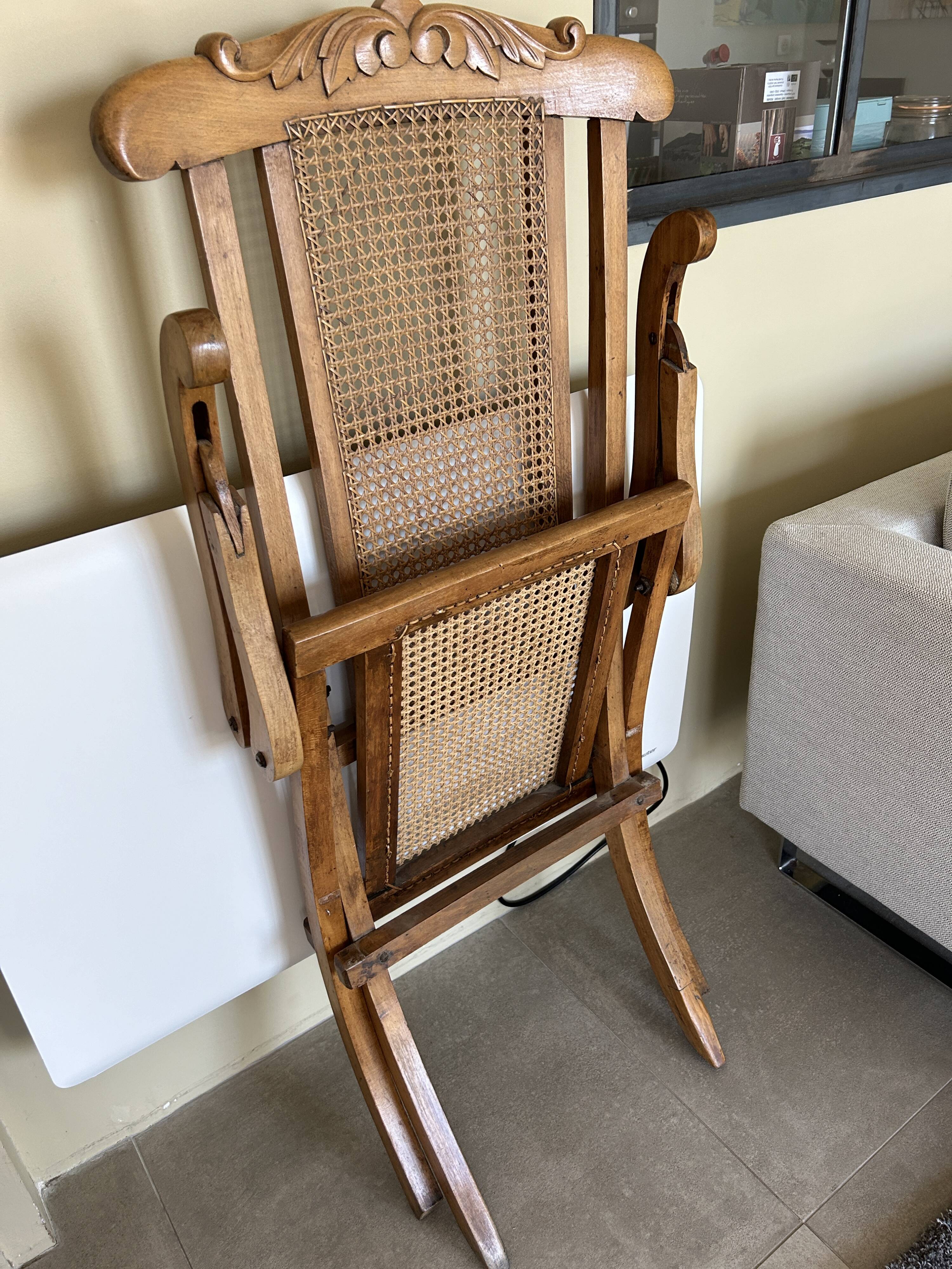 Colonial style deck chair