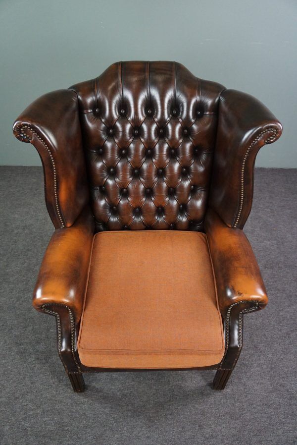 Chesterfield armchair with armrests