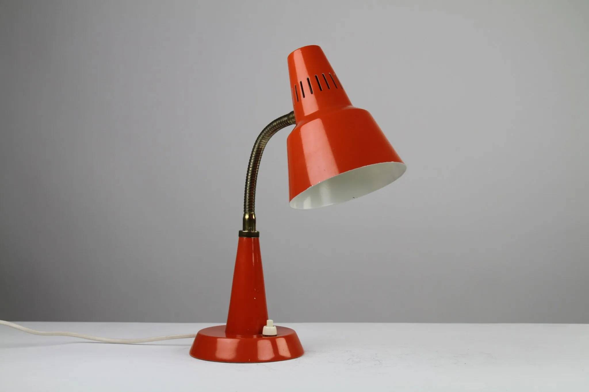 Gemi Model 600/5 Table or Desk Lamp – Swedish Modernism in Burnt Orange