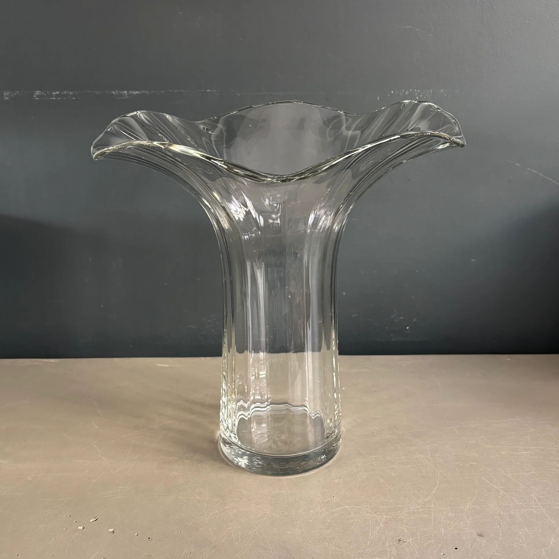 Grand vase en verre évasé - Ref 1348