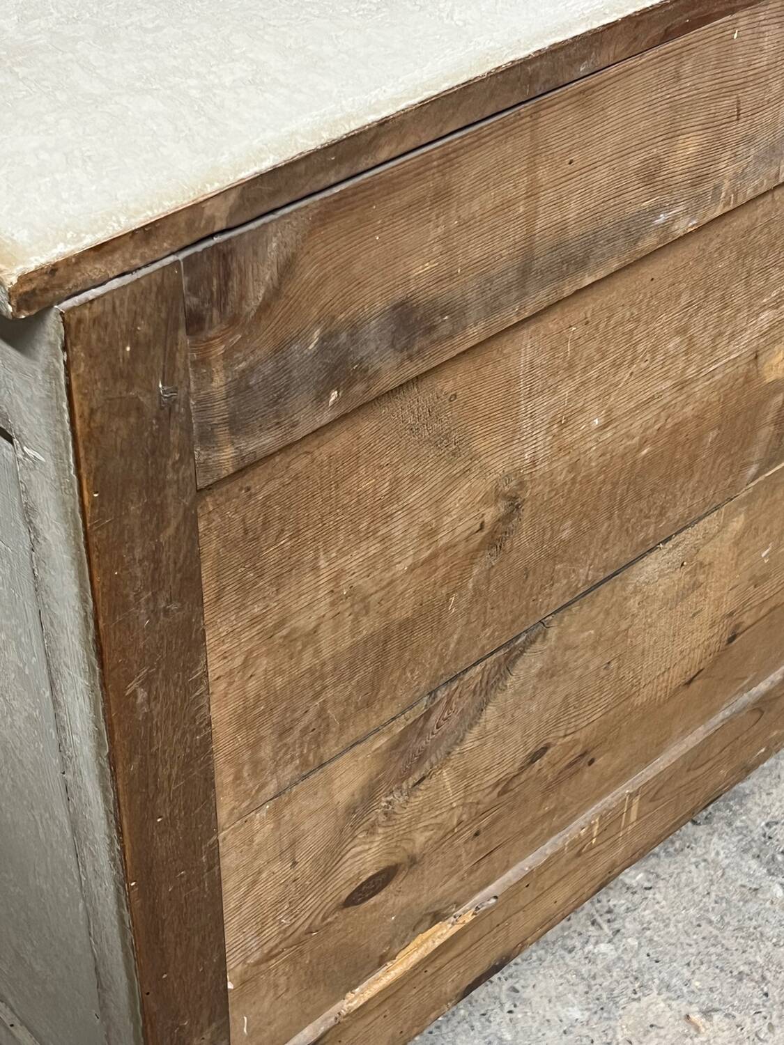 Commode de style Louis XVI
