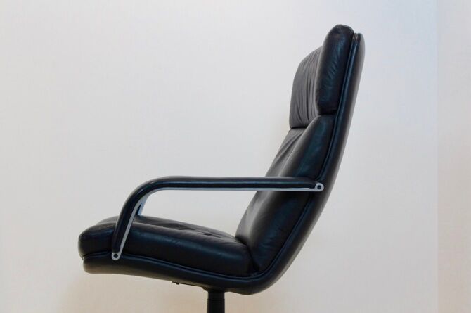 Swivel chair by Geoffrey Harcourt for Artifort F141