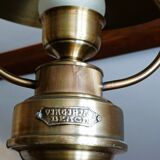 Chain suspension in storm lamp