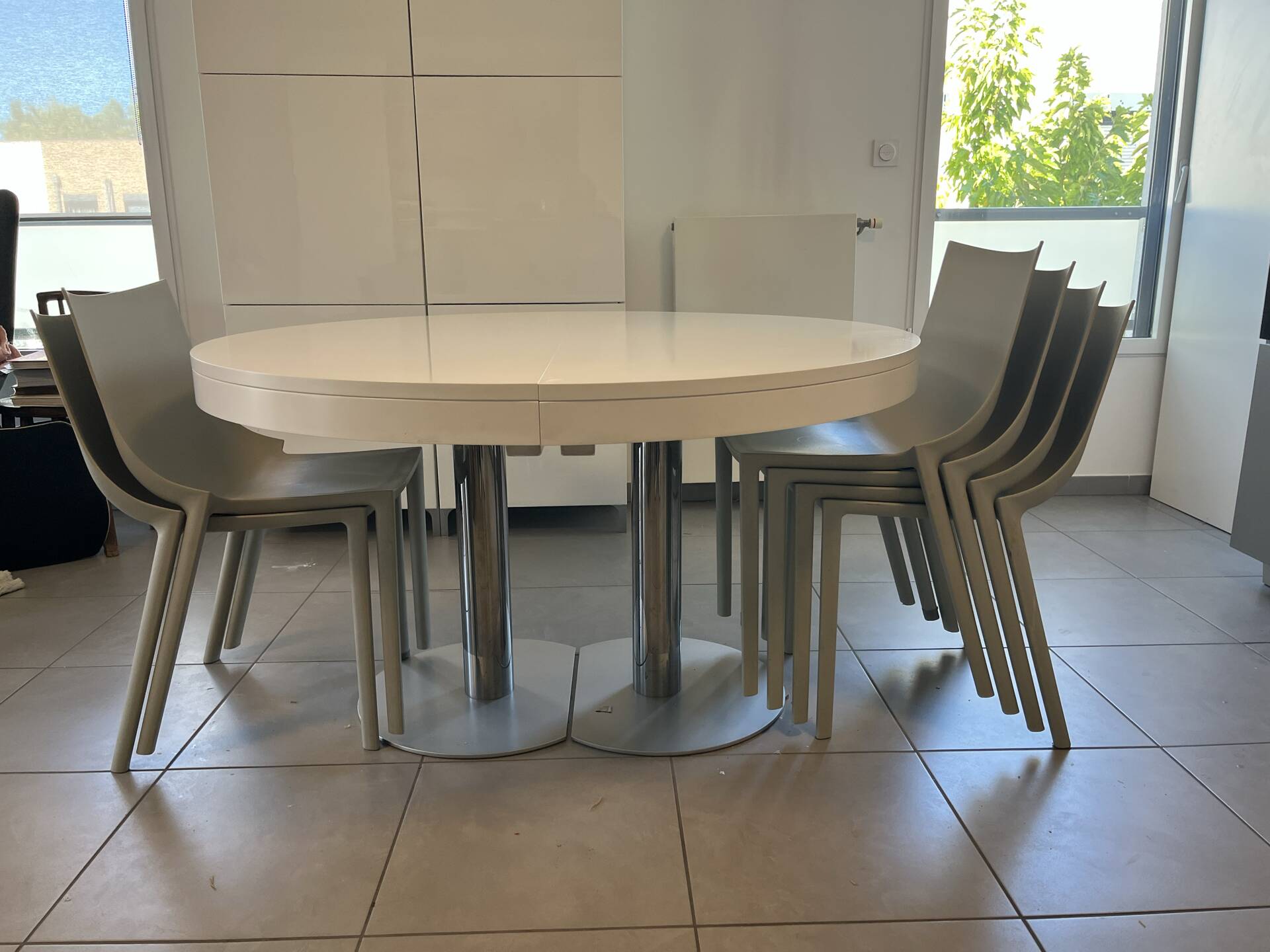 Table Cinna + 6 Stark chairs Bo