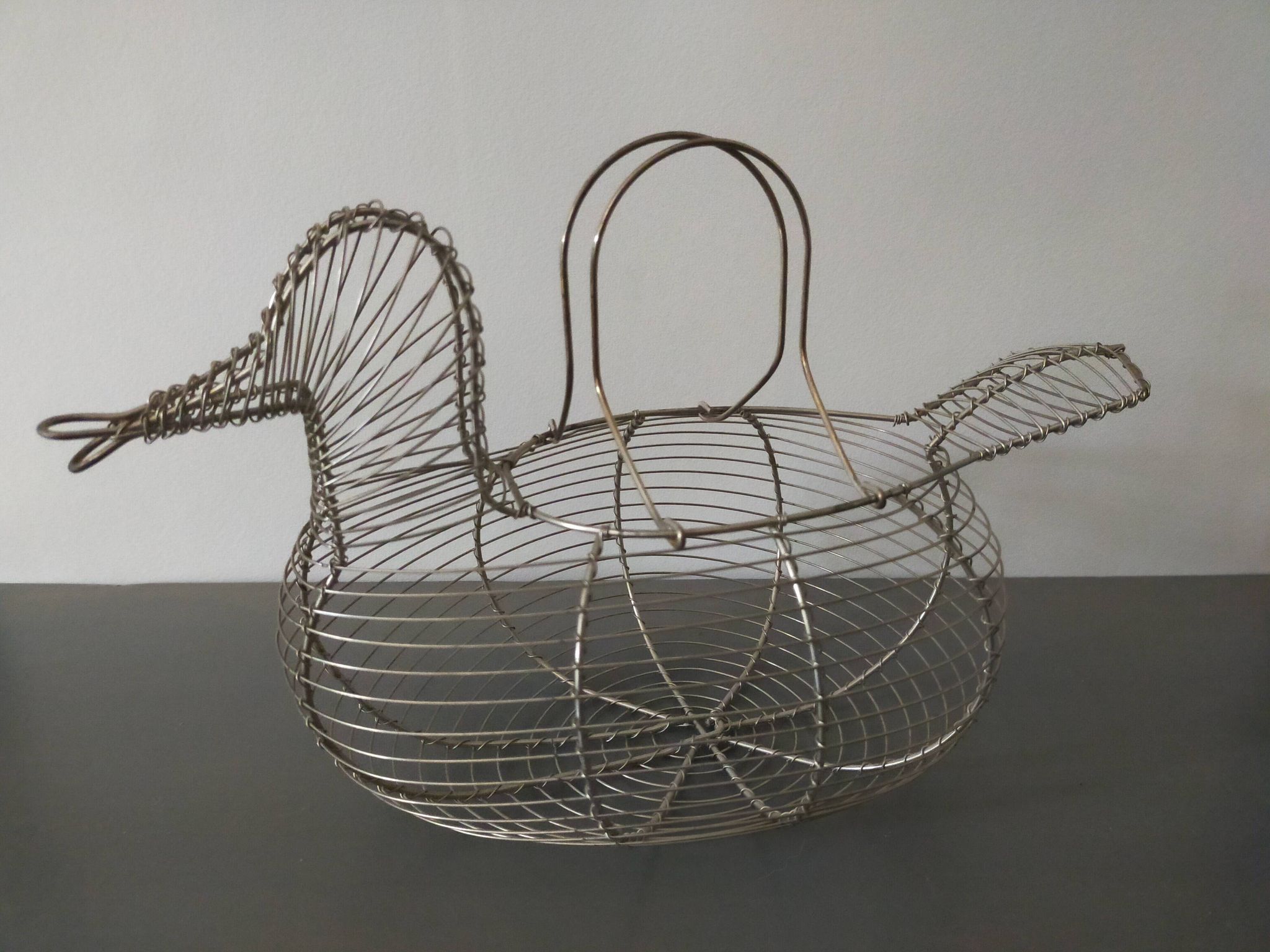 Vintage duck shaped metal egg basket in very good condition