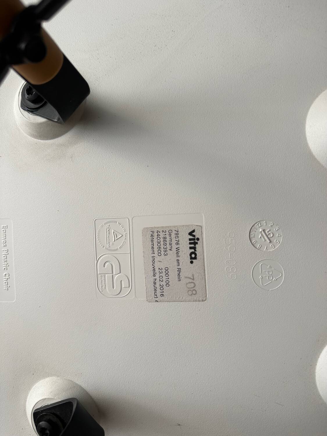 Chaise eames plastique blanche vitra