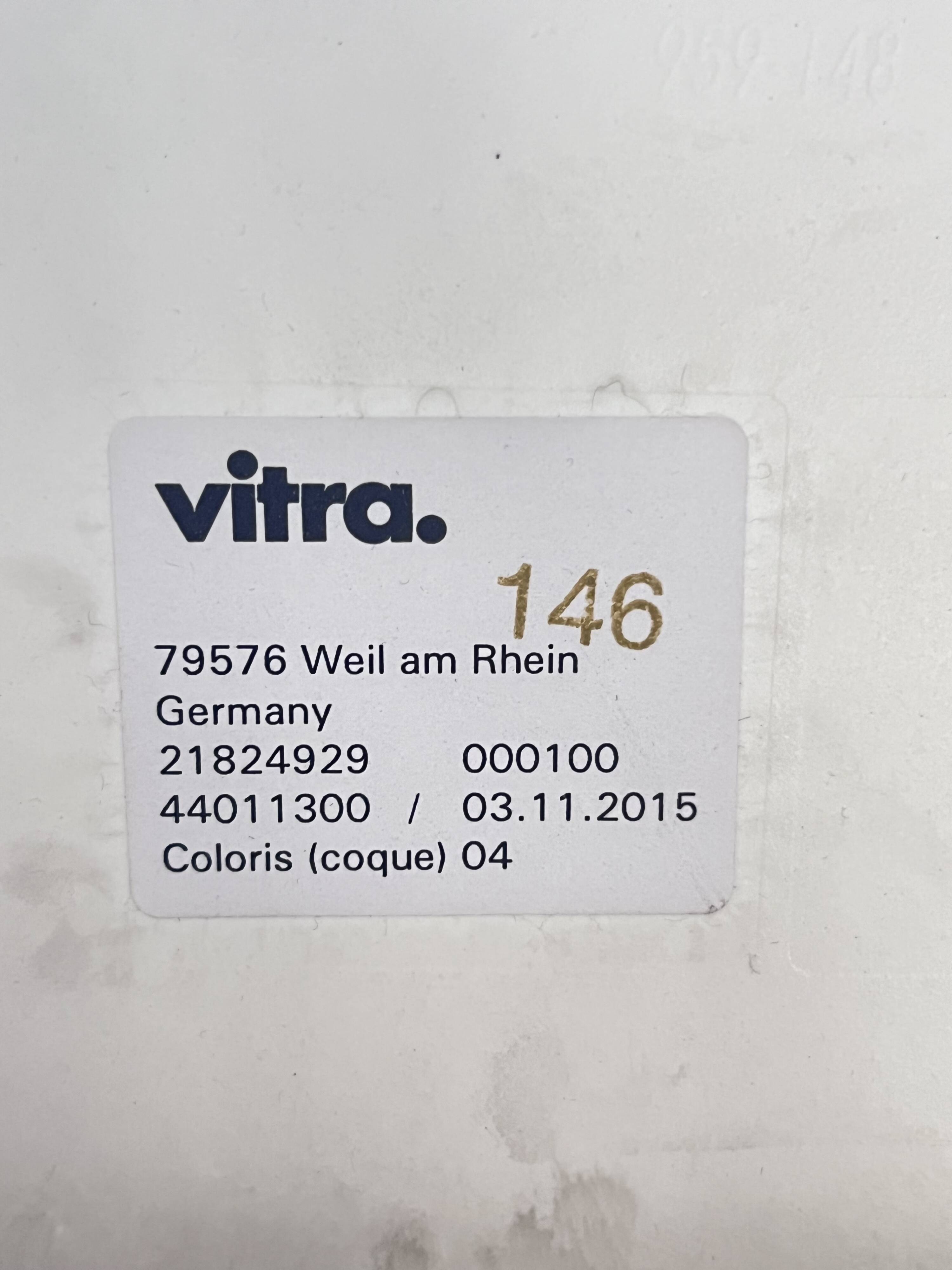 Eames Plastic Armchair RE RAR white