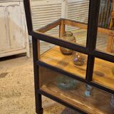 Vitrine ancienne sur pieds