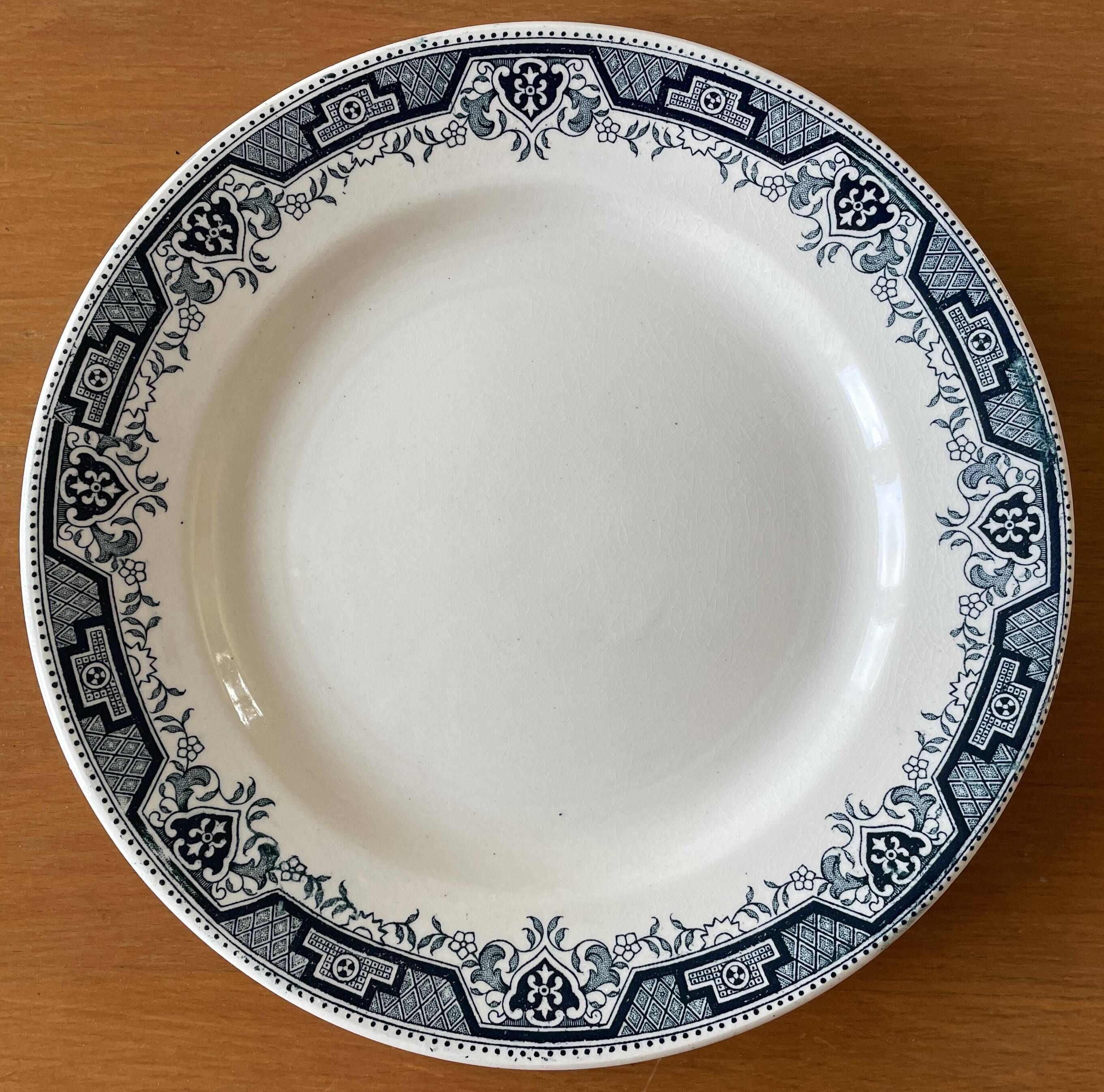 6 antique flat plates in Saint-Amand earthenware (Nord)