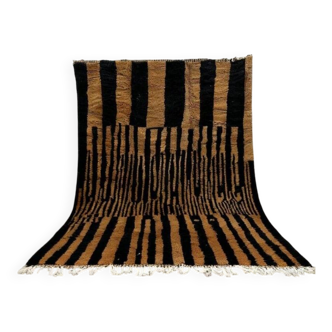 Pure wool handwoven traditional rug size 200 x 300 cm