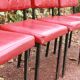 Série de 4 chaises rouges en skaï années 50