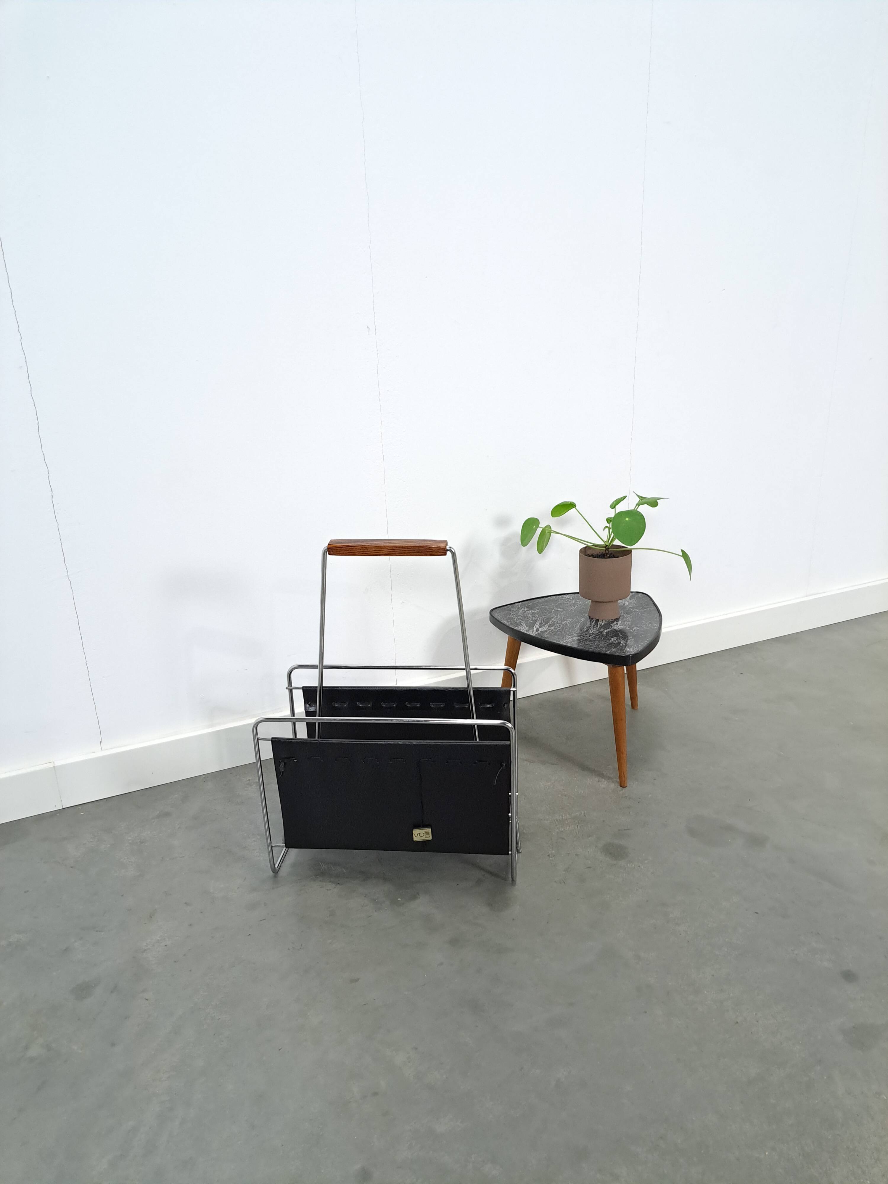 Design Voss jaren 70 leren tijdschriftenrek met chroom