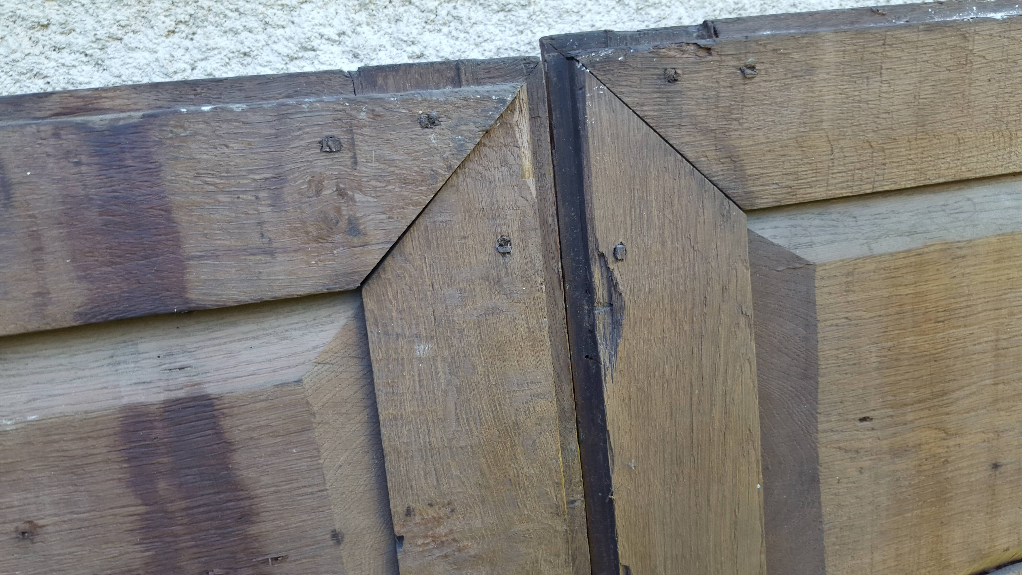 Pair of 18th-century carved doors with patères