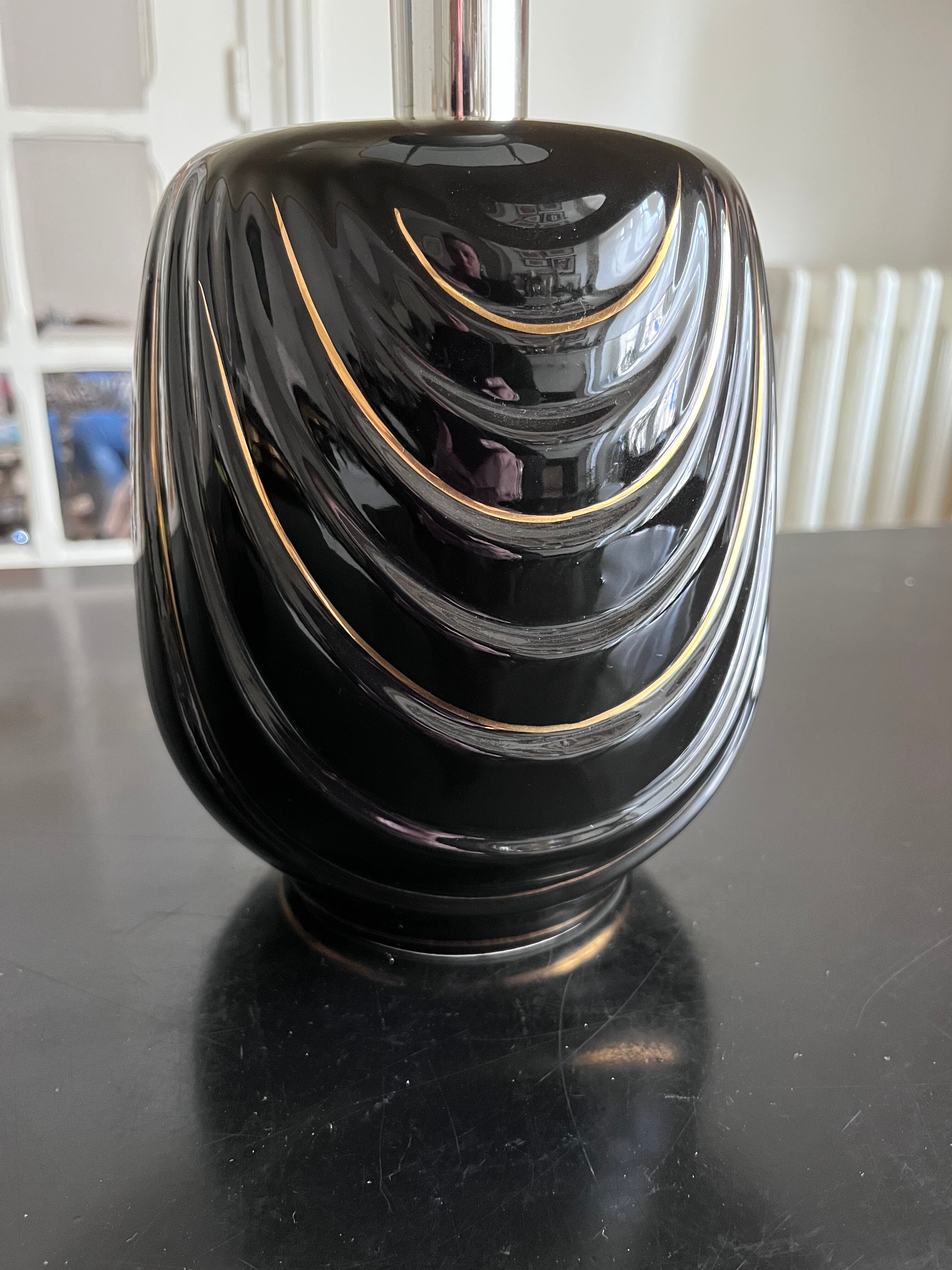 Black and gold ceramic lamp