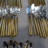 Ménagère en métal argenté et doré 104 couverts