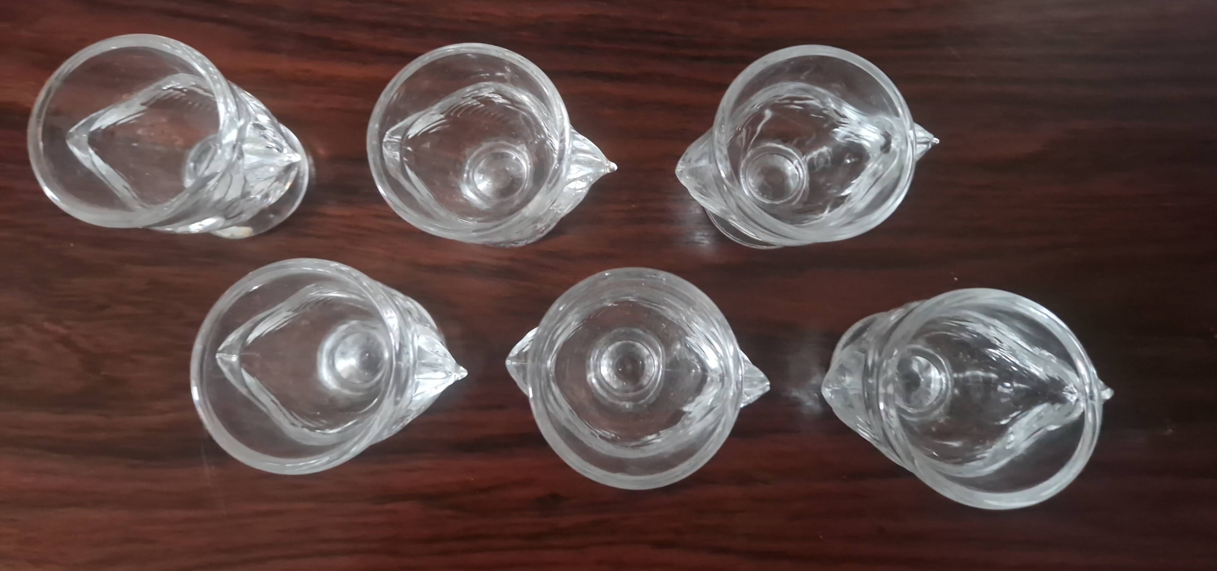 Set of 6 vintage moulded glass egg cups – very good condition