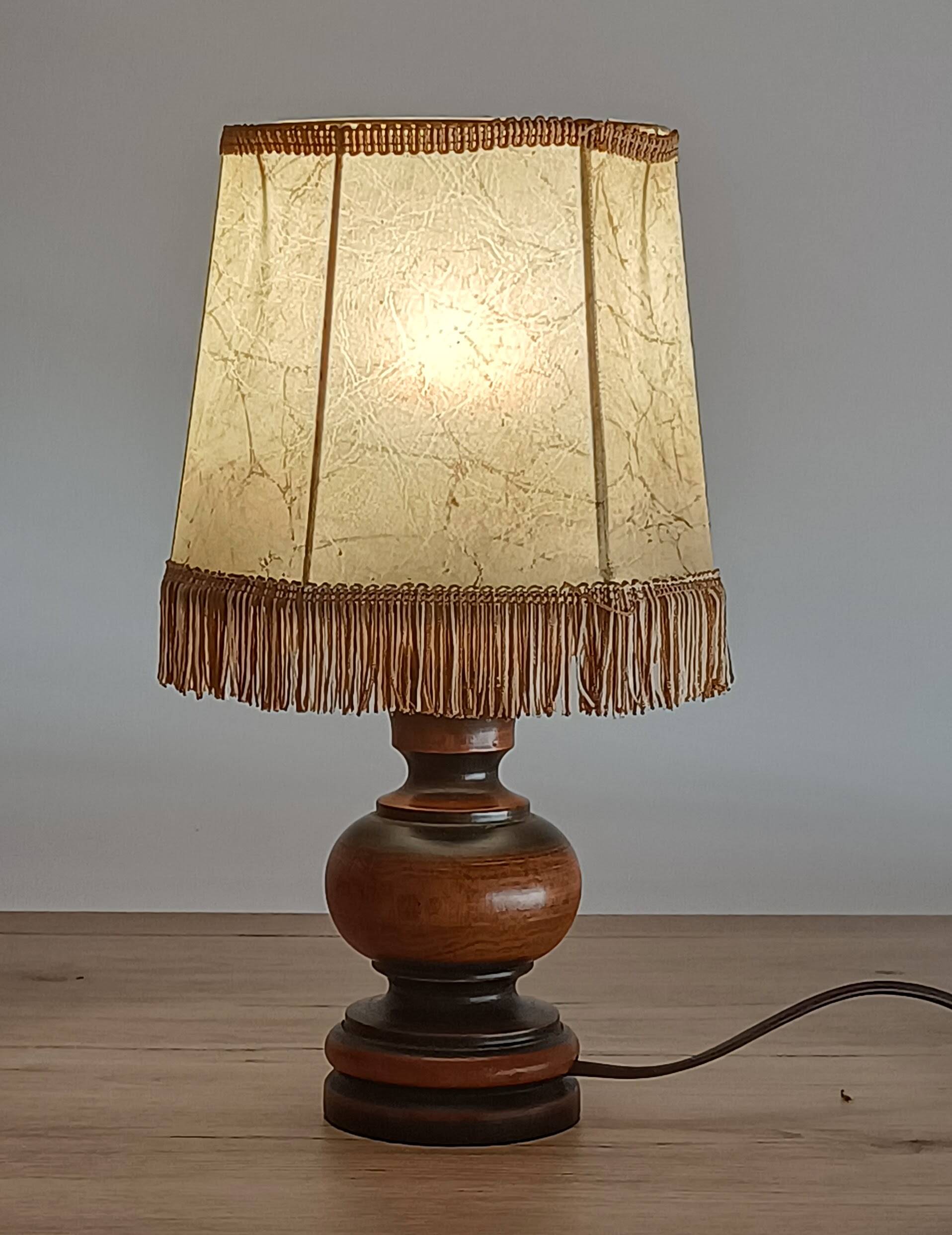 Vintage Italian table lamp in turned wood and leather lampshade
